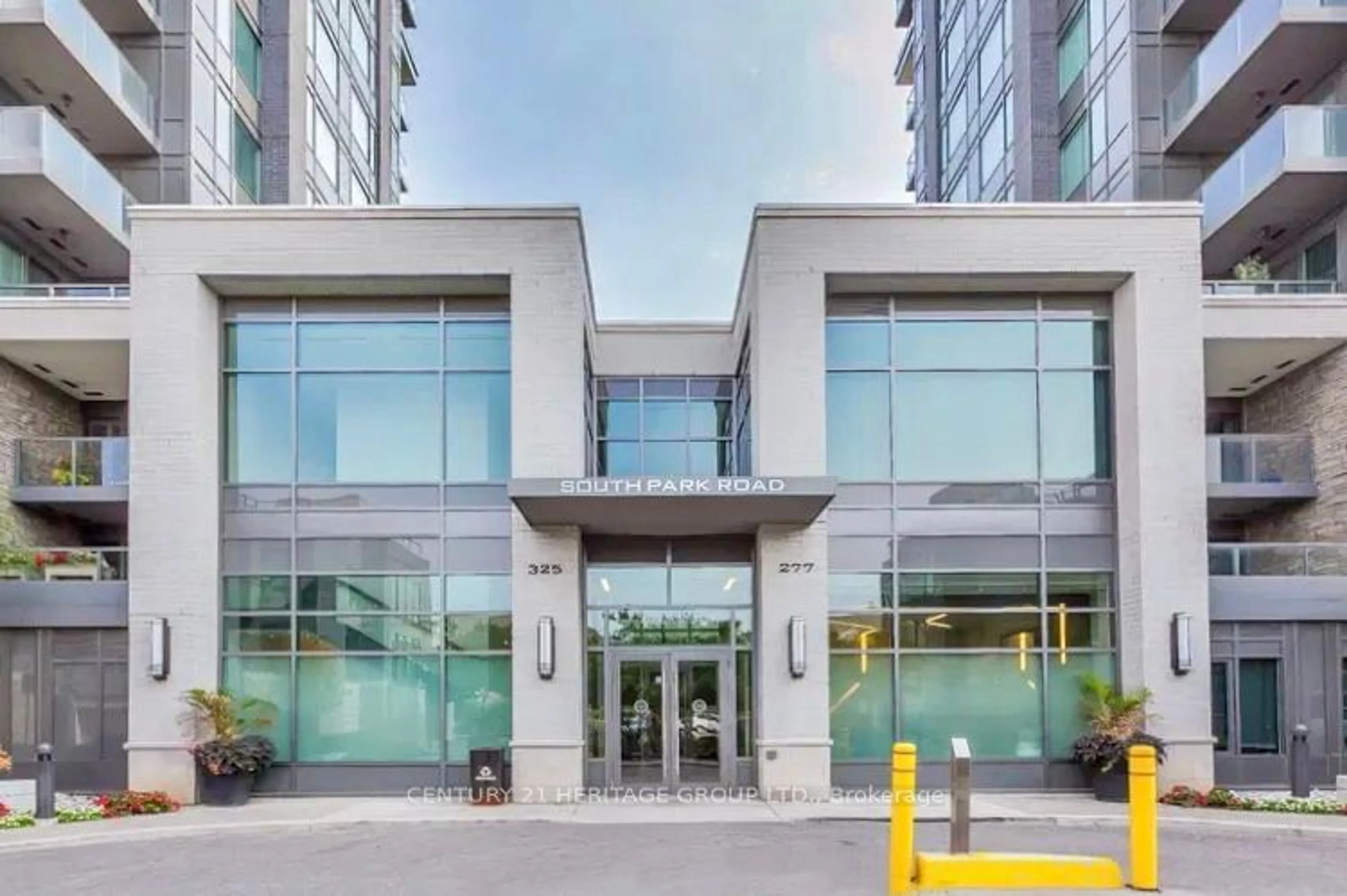 Indoor foyer for 325 South Park Rd #1210, Markham Ontario L3T 7W2