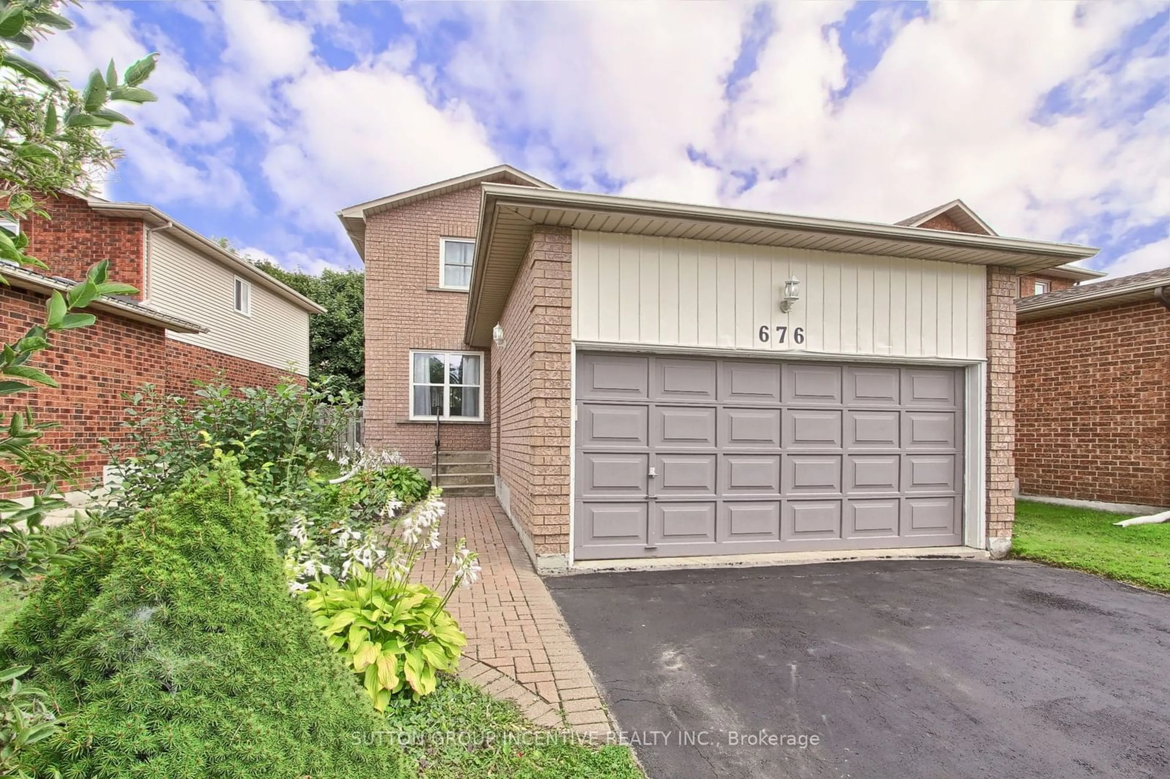 Home with brick exterior material, street for 676 College Manor Dr, Newmarket Ontario L3Y 8M1