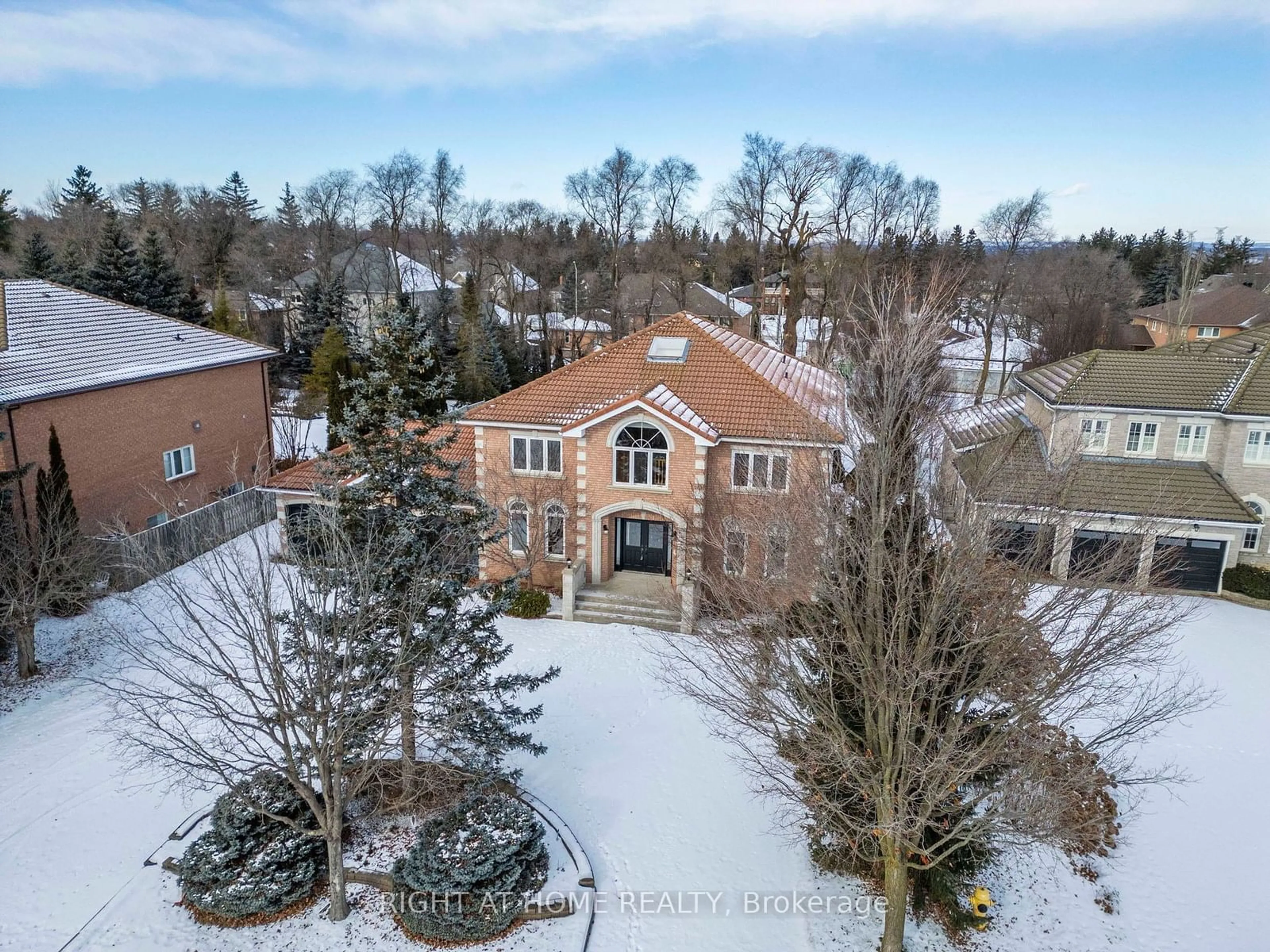 A pic from outside/outdoor area/front of a property/back of a property/a pic from drone, unknown for 12 Regal Crt, Markham Ontario L3R 8G1