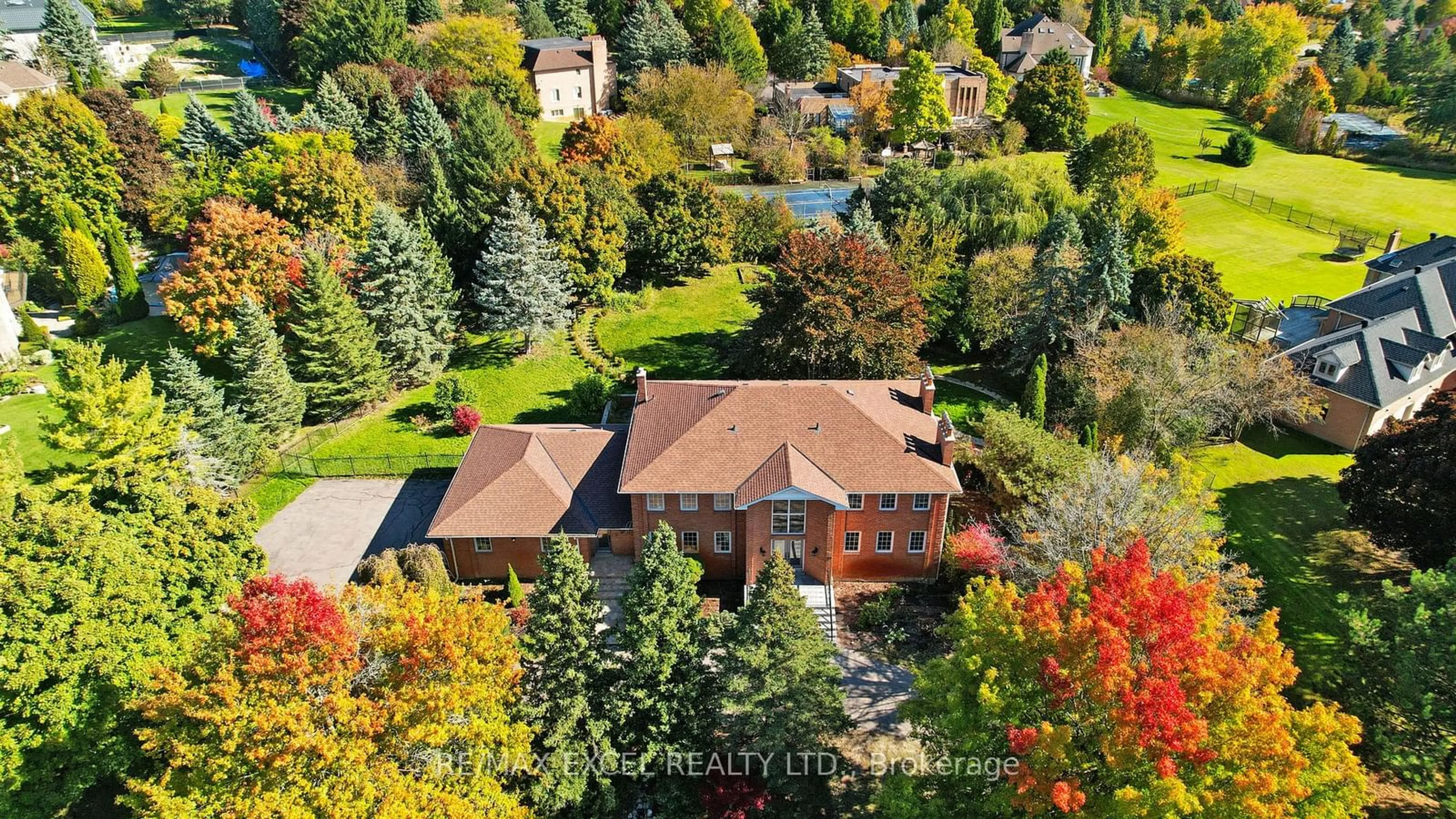 A pic from outside/outdoor area/front of a property/back of a property/a pic from drone, street for 17 Boynton Circ, Markham Ontario L6C 1A8