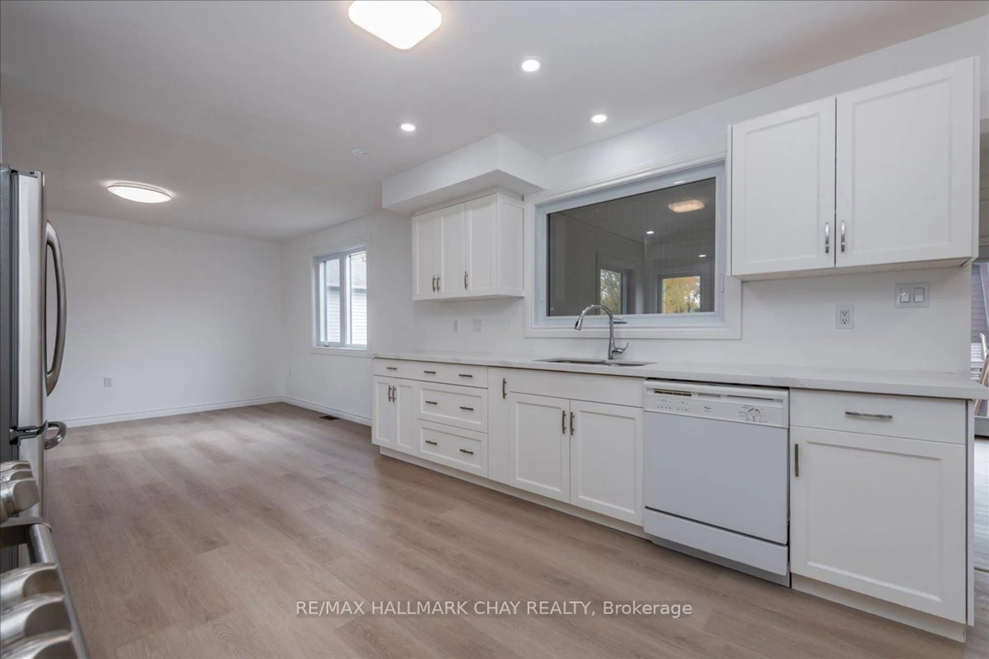 Open concept kitchen, unknown for 1063 WOOD St, Innisfil Ontario L0L 1K0