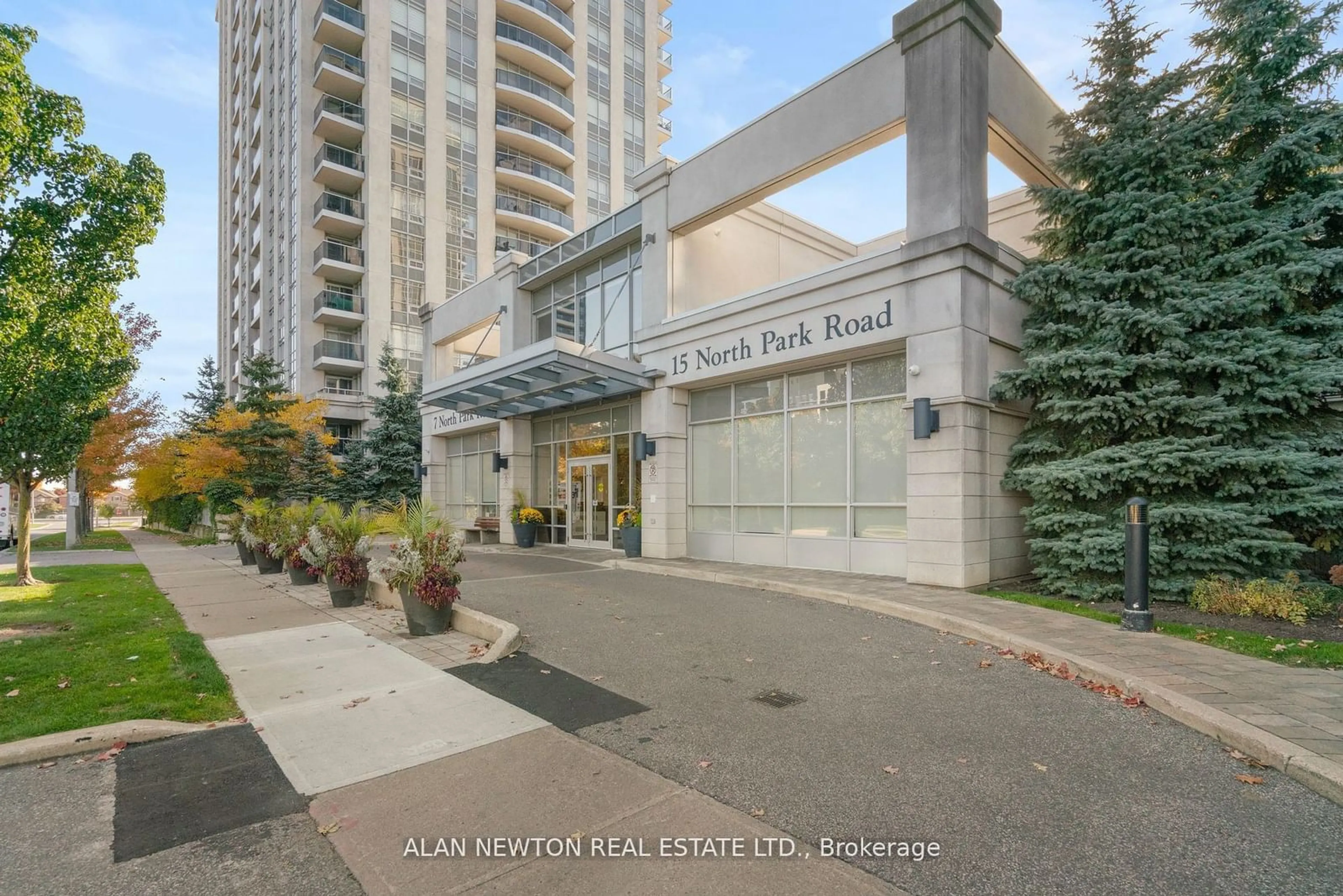 Indoor foyer for 15 North Park Rd #911, Vaughan Ontario L4J 0A1