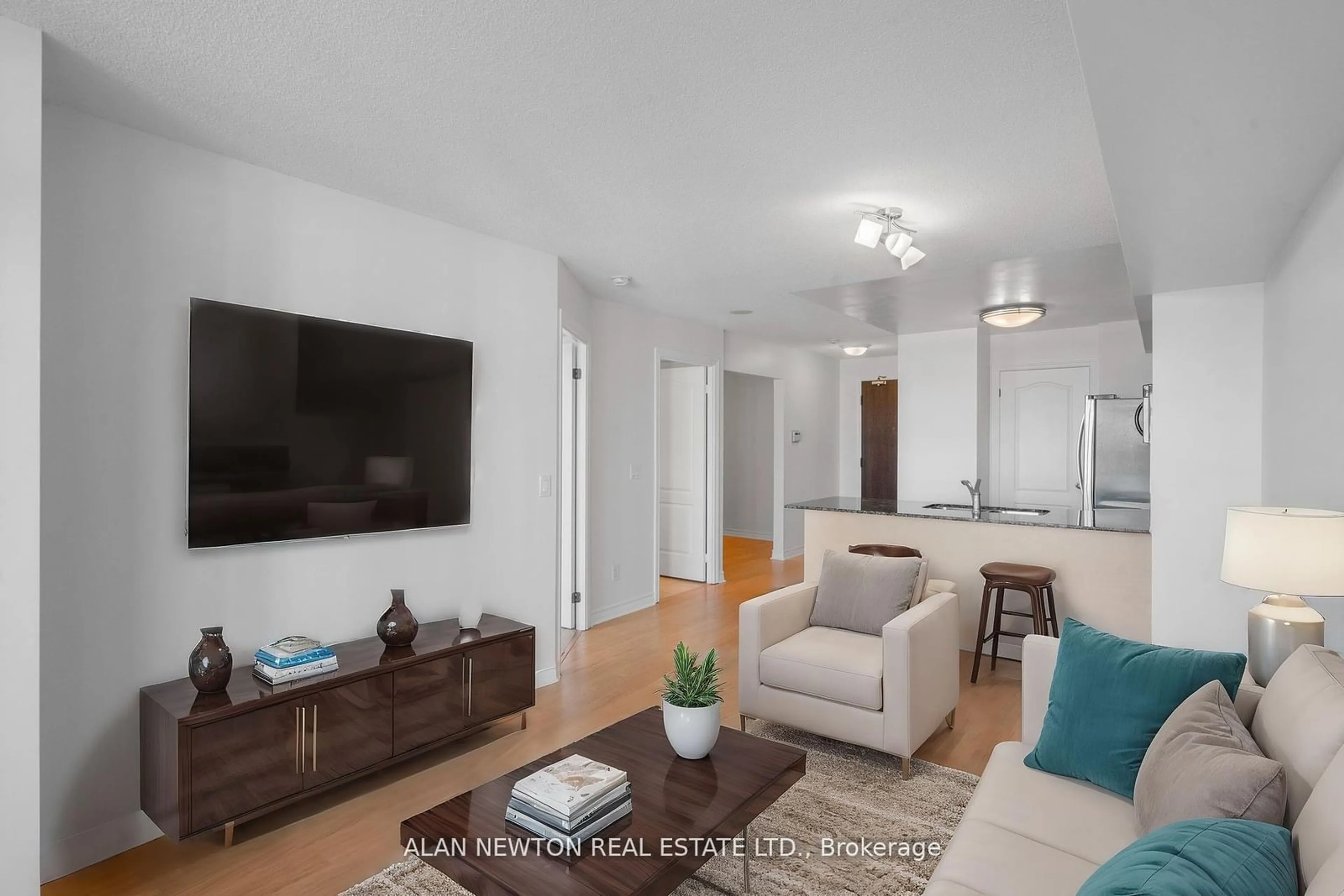 Living room with furniture, unknown for 15 North Park Rd #911, Vaughan Ontario L4J 0A1