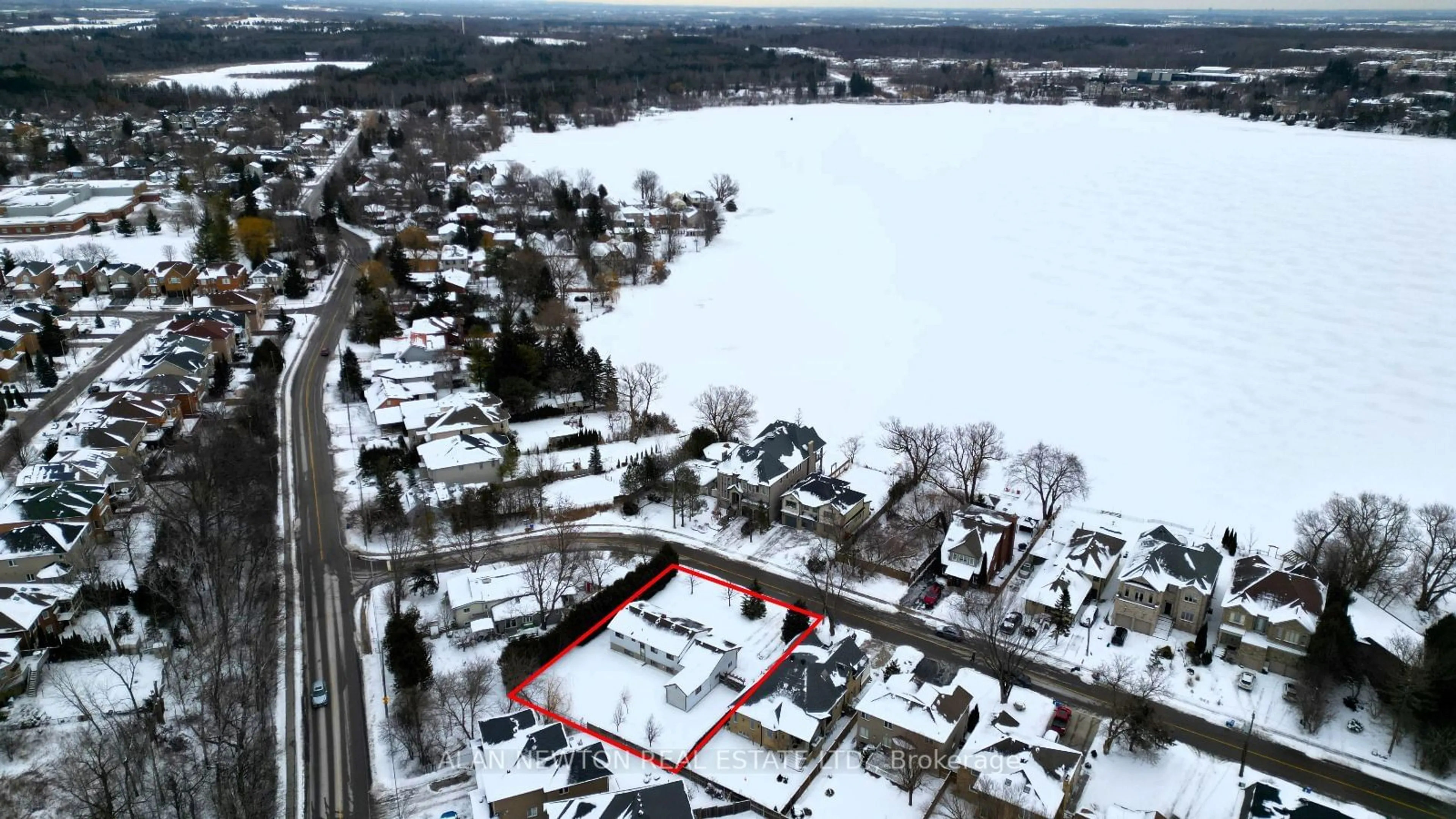 A pic from outside/outdoor area/front of a property/back of a property/a pic from drone, unknown for 254 Lakeland Cres, Richmond Hill Ontario L4E 3A6