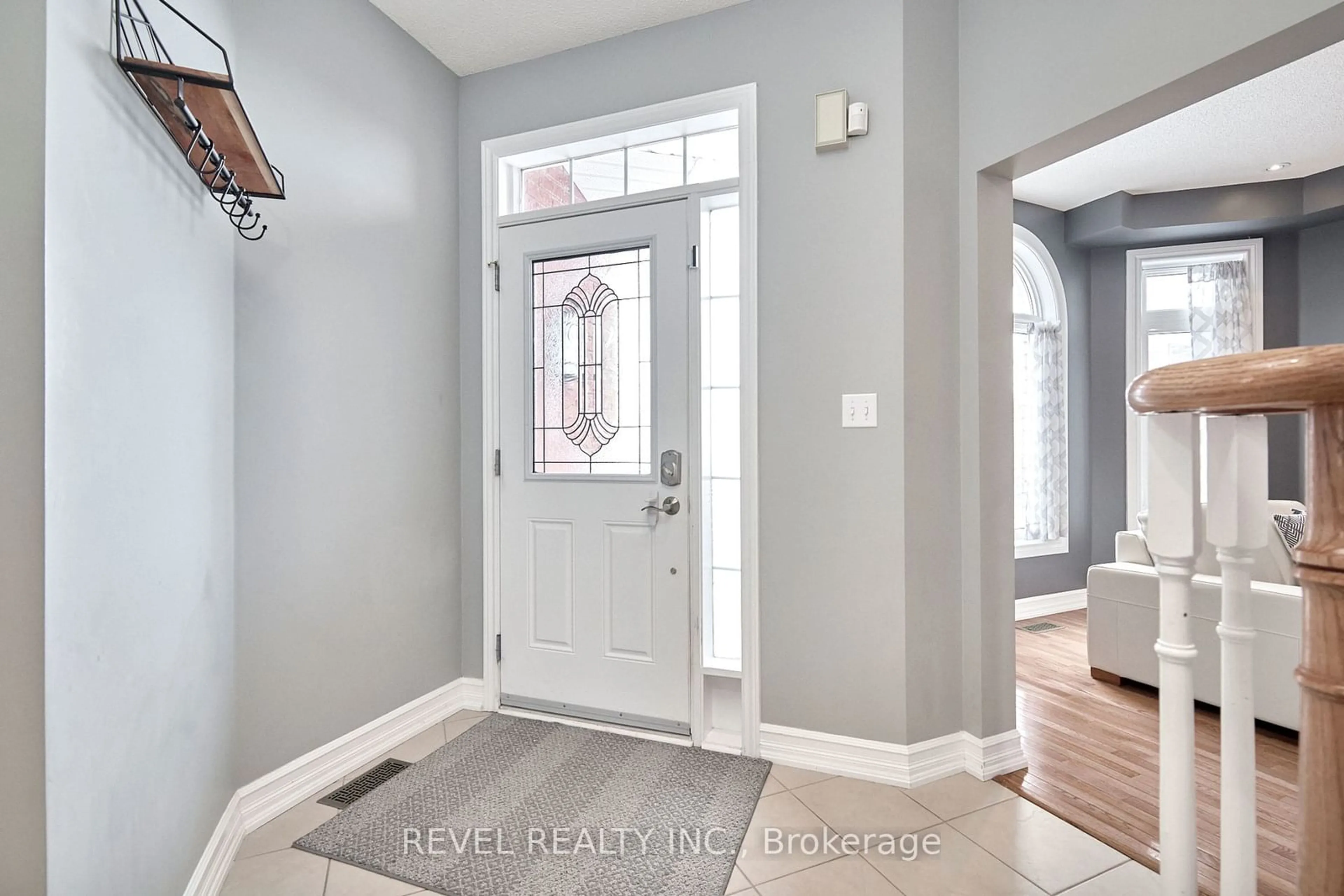 Indoor entryway for 1979 Romina Crt, Innisfil Ontario L9S 4Y1