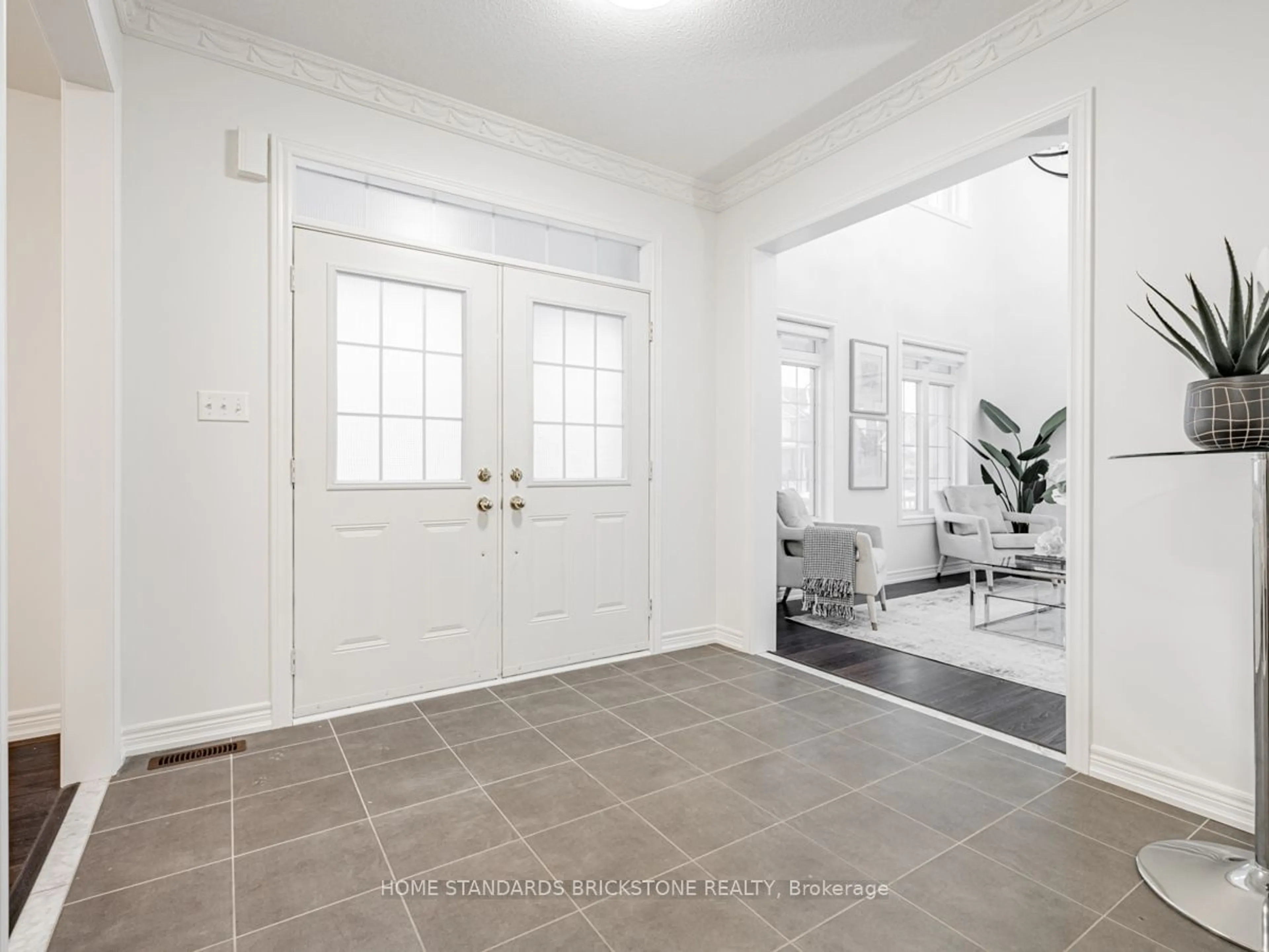 Indoor entryway for 80 Silker St, Vaughan Ontario L6A 0P1