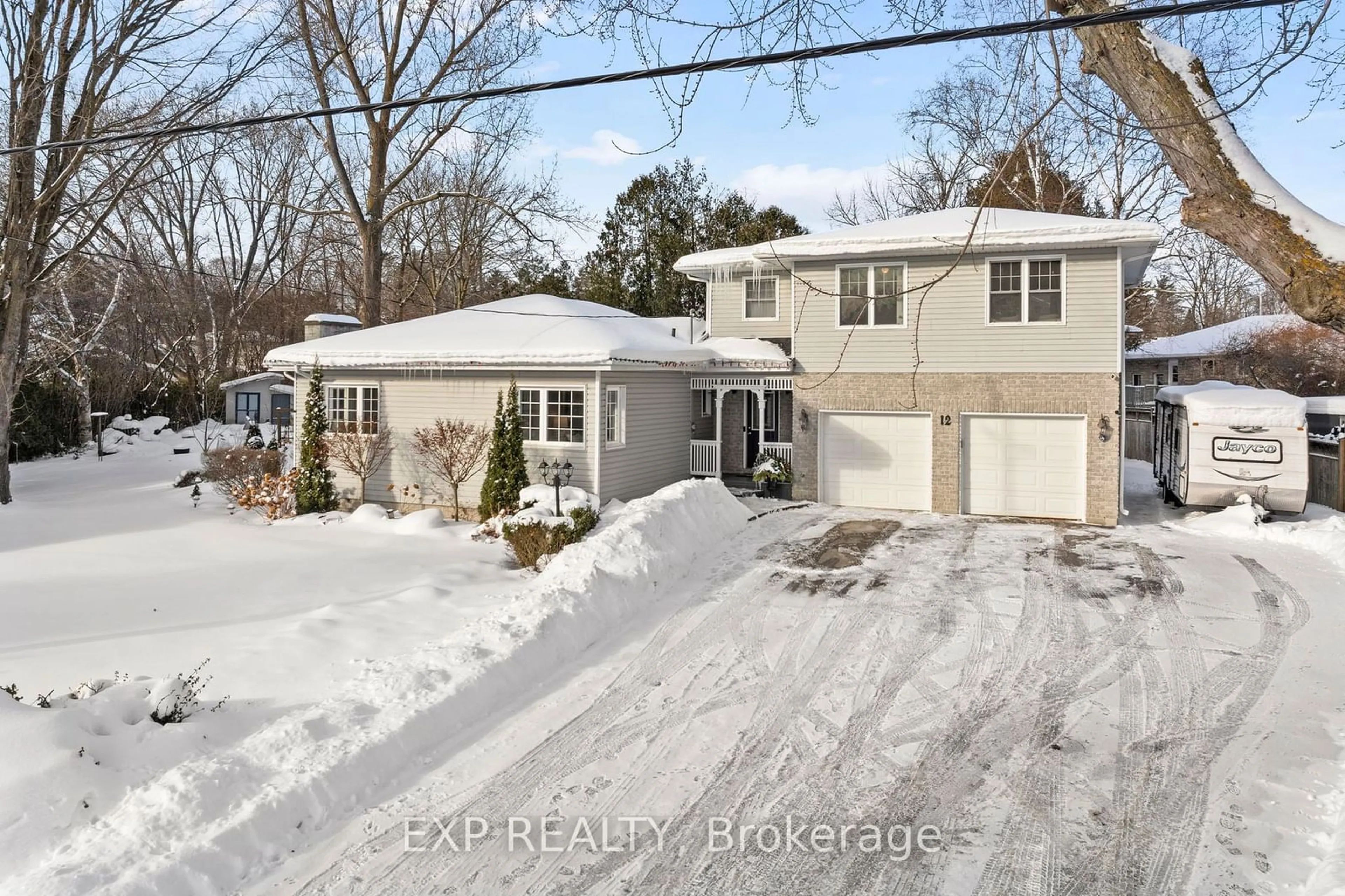 A pic from outside/outdoor area/front of a property/back of a property/a pic from drone, street for 12 Golfview Cres, Georgina Ontario L0E 1R0