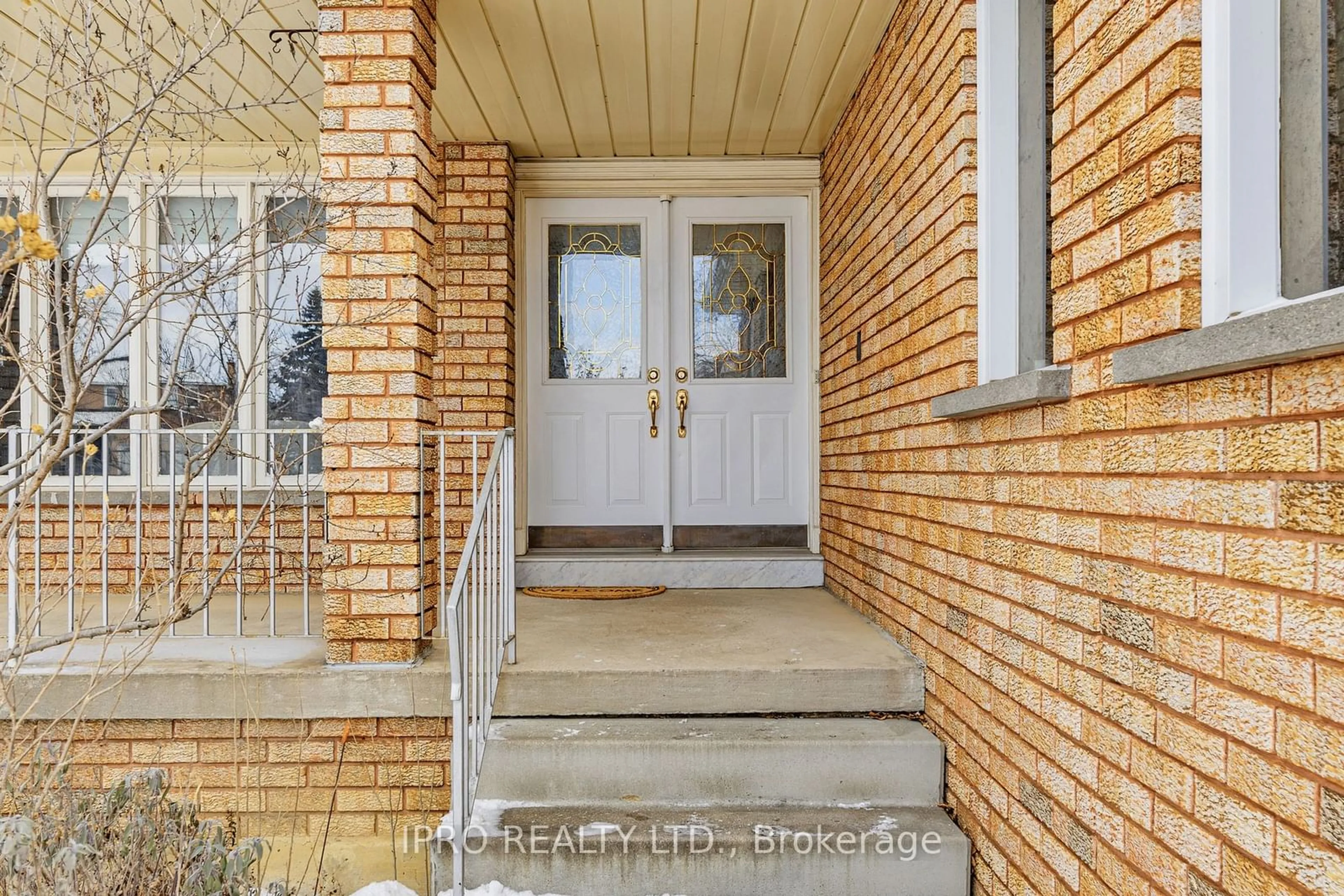 Indoor entryway for 41 Attorneys Lane, Vaughan Ontario L4L 6M8