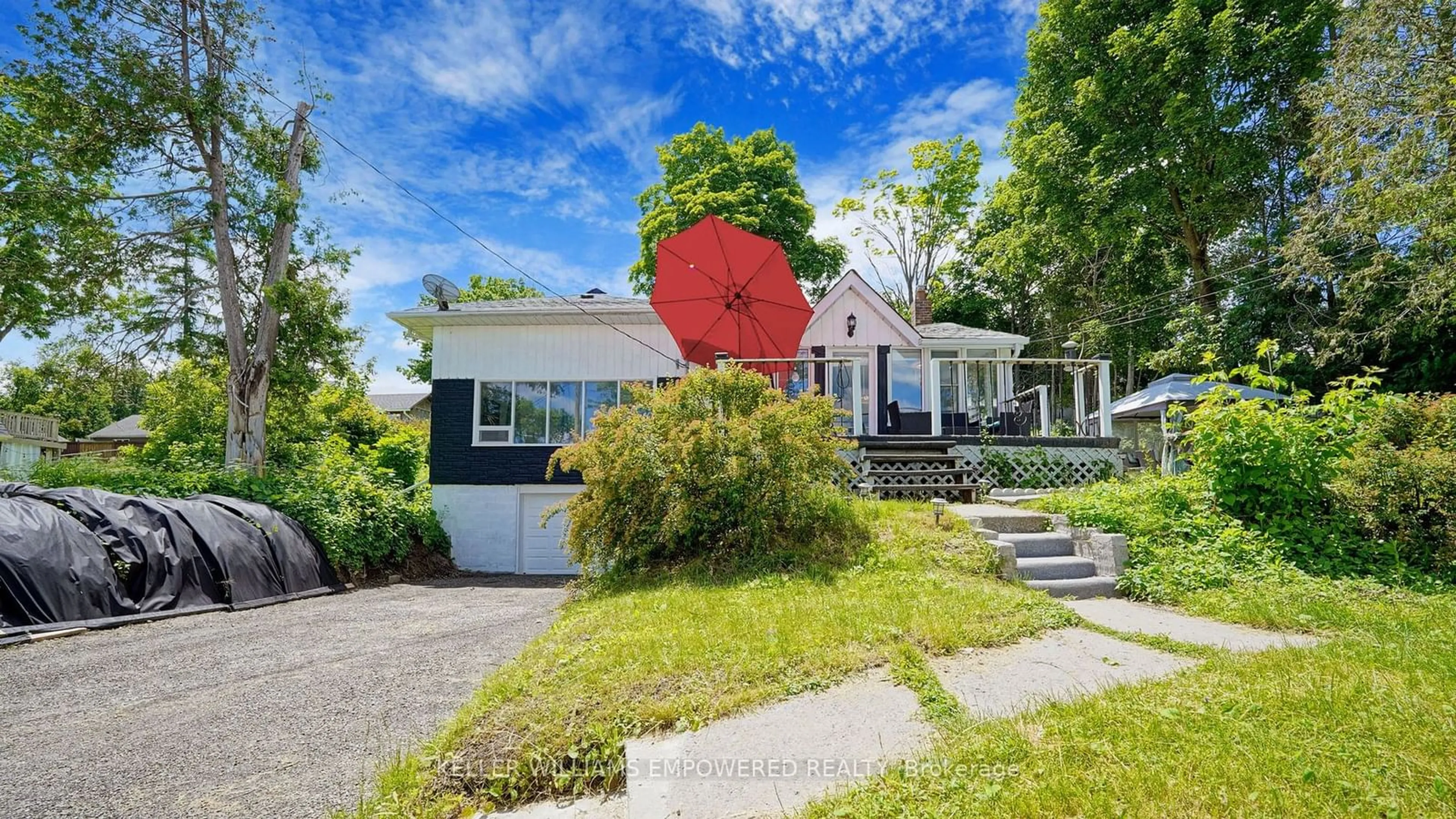 A pic from outside/outdoor area/front of a property/back of a property/a pic from drone, street for 5773 Lakeshore Rd, Whitchurch-Stouffville Ontario L4A 3C5