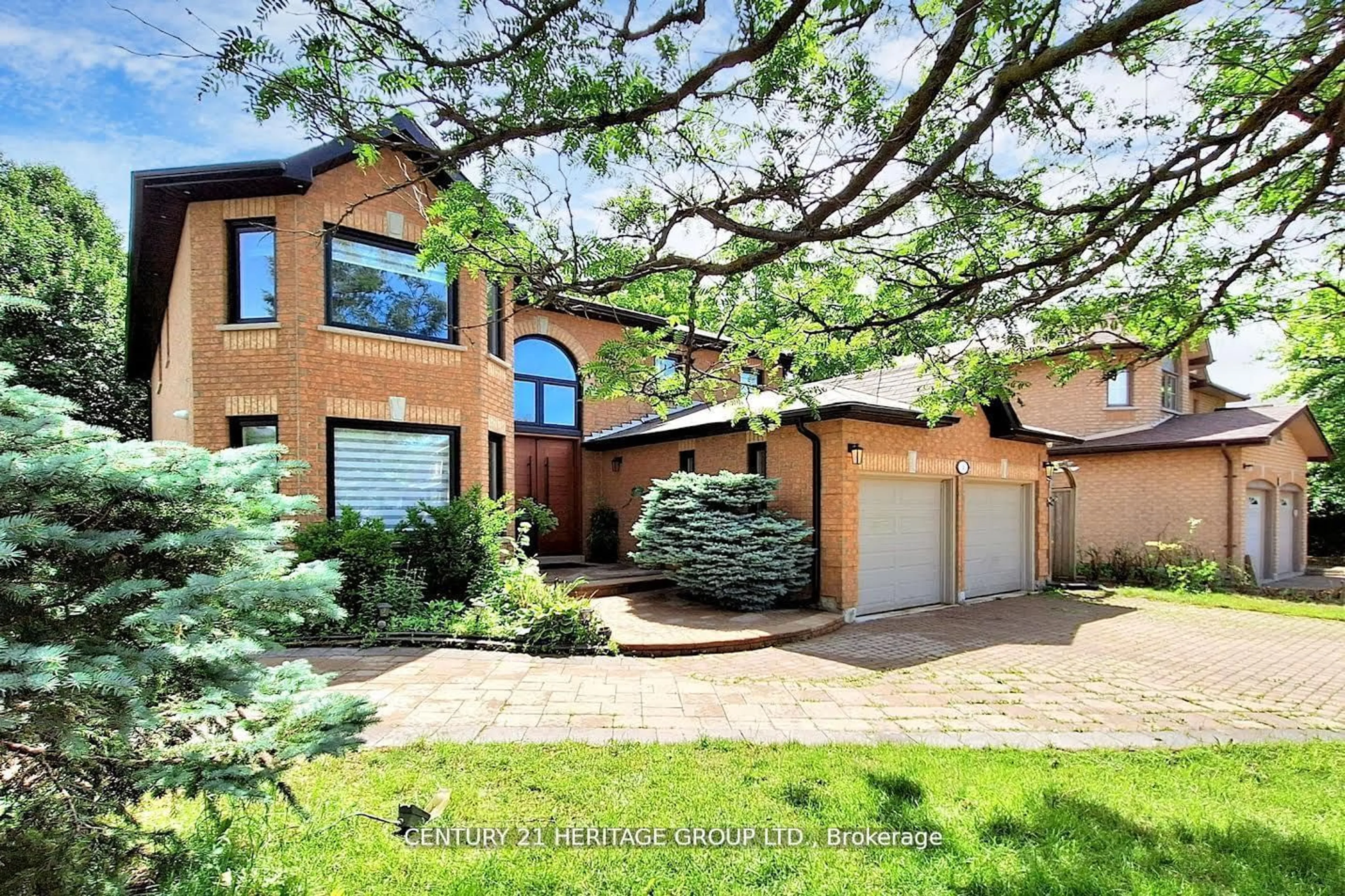 Home with brick exterior material, street for 1 Creekview Ave, Richmond Hill Ontario L4C 9X1