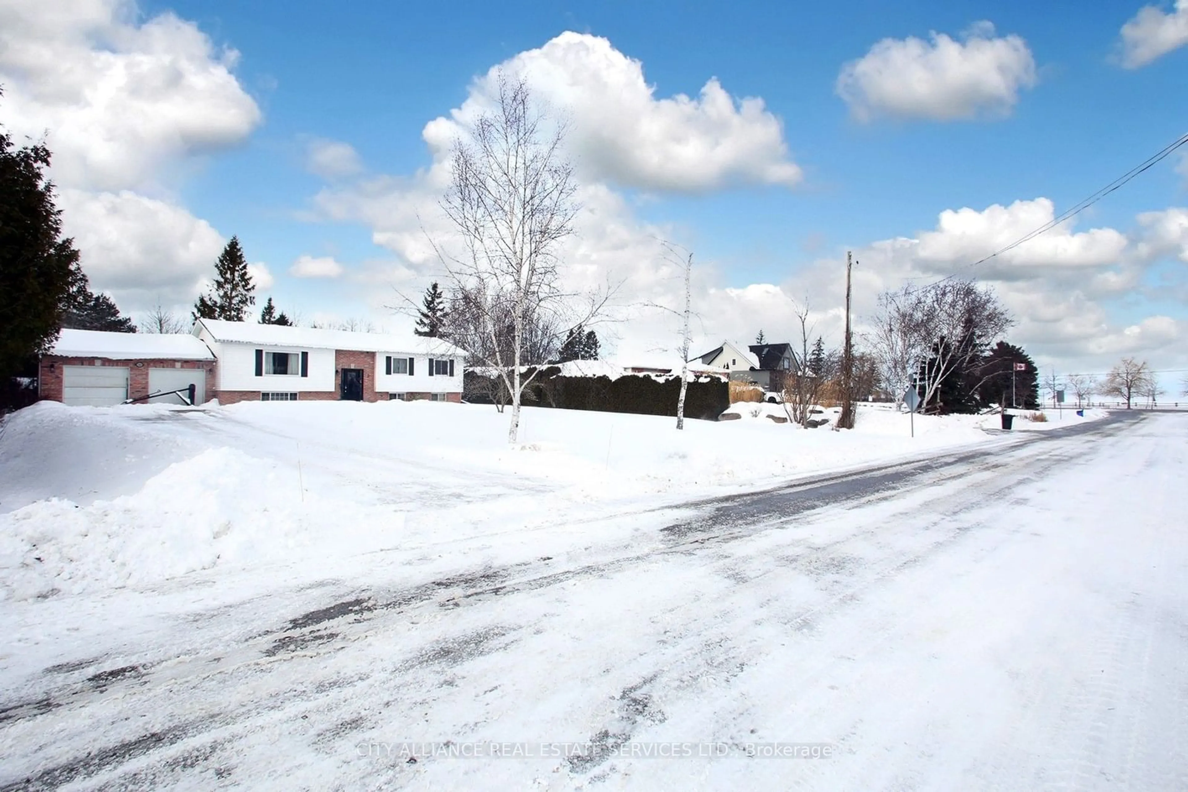 A pic from outside/outdoor area/front of a property/back of a property/a pic from drone, street for 28 Joel Ave, Georgina Ontario L0E 1S0