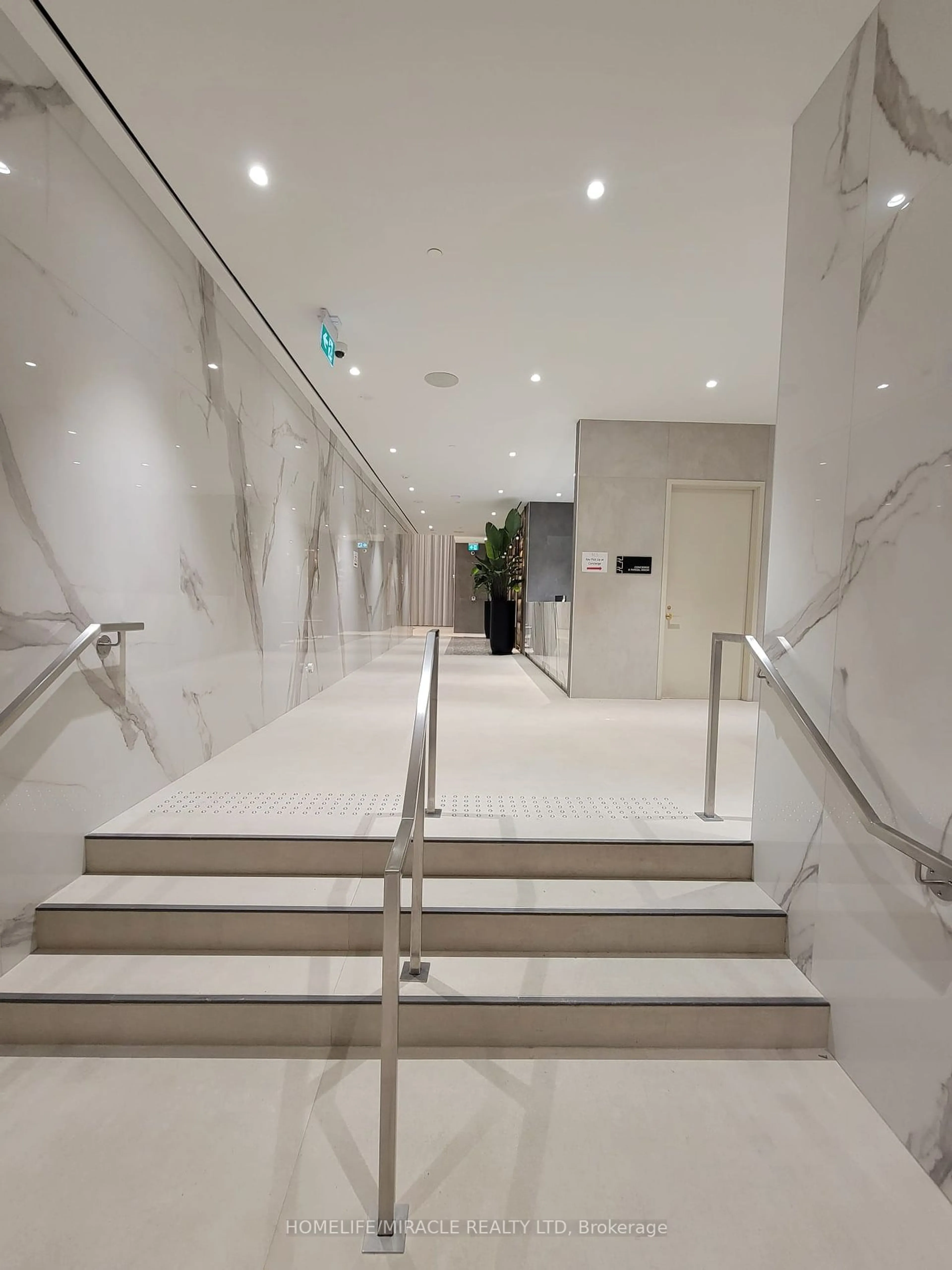 Indoor foyer for 7890 Jane St #3907, Vaughan Ontario L4K 0H9