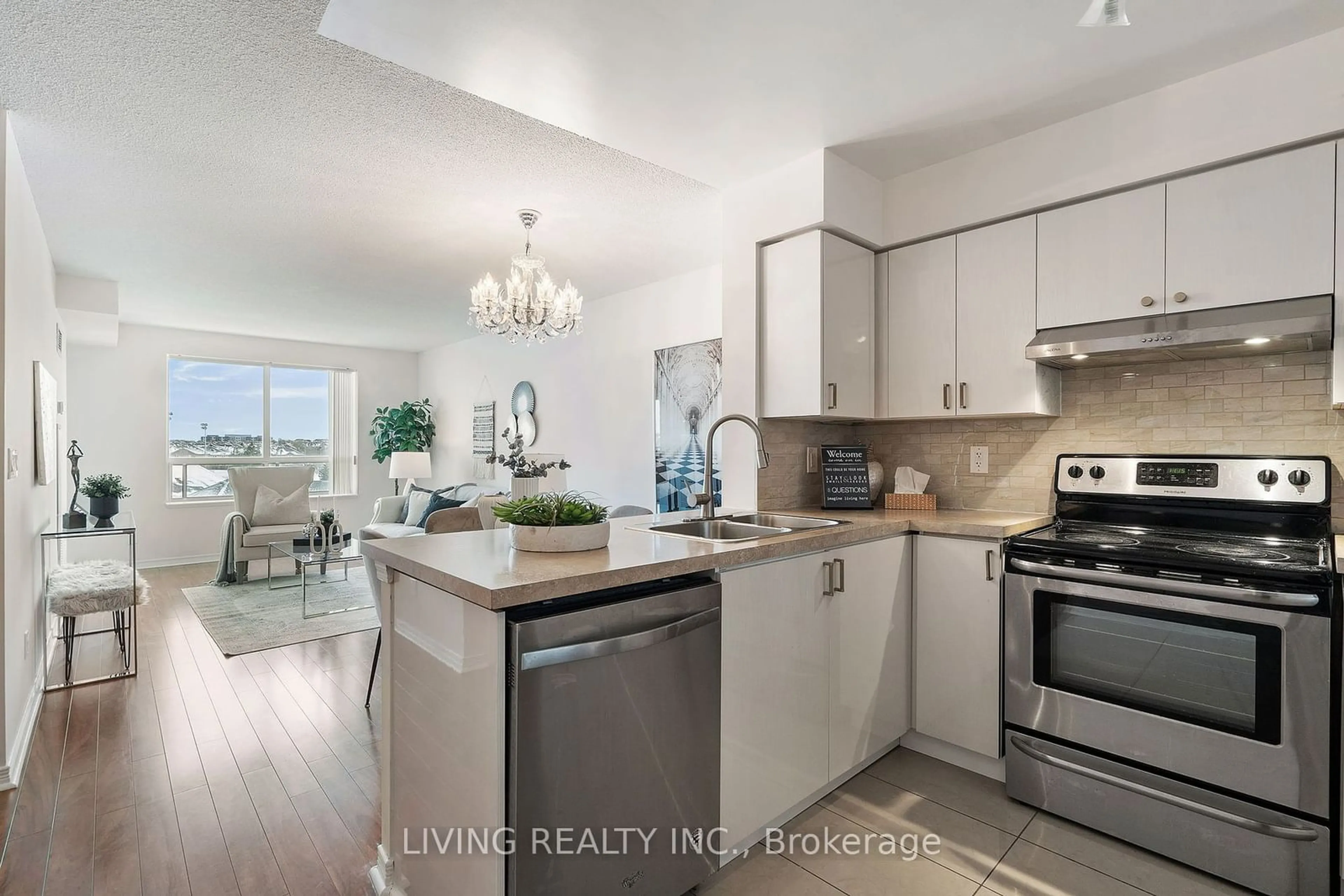 Open concept kitchen, unknown for 11 Oneida Cres #409, Richmond Hill Ontario L4B 0A1