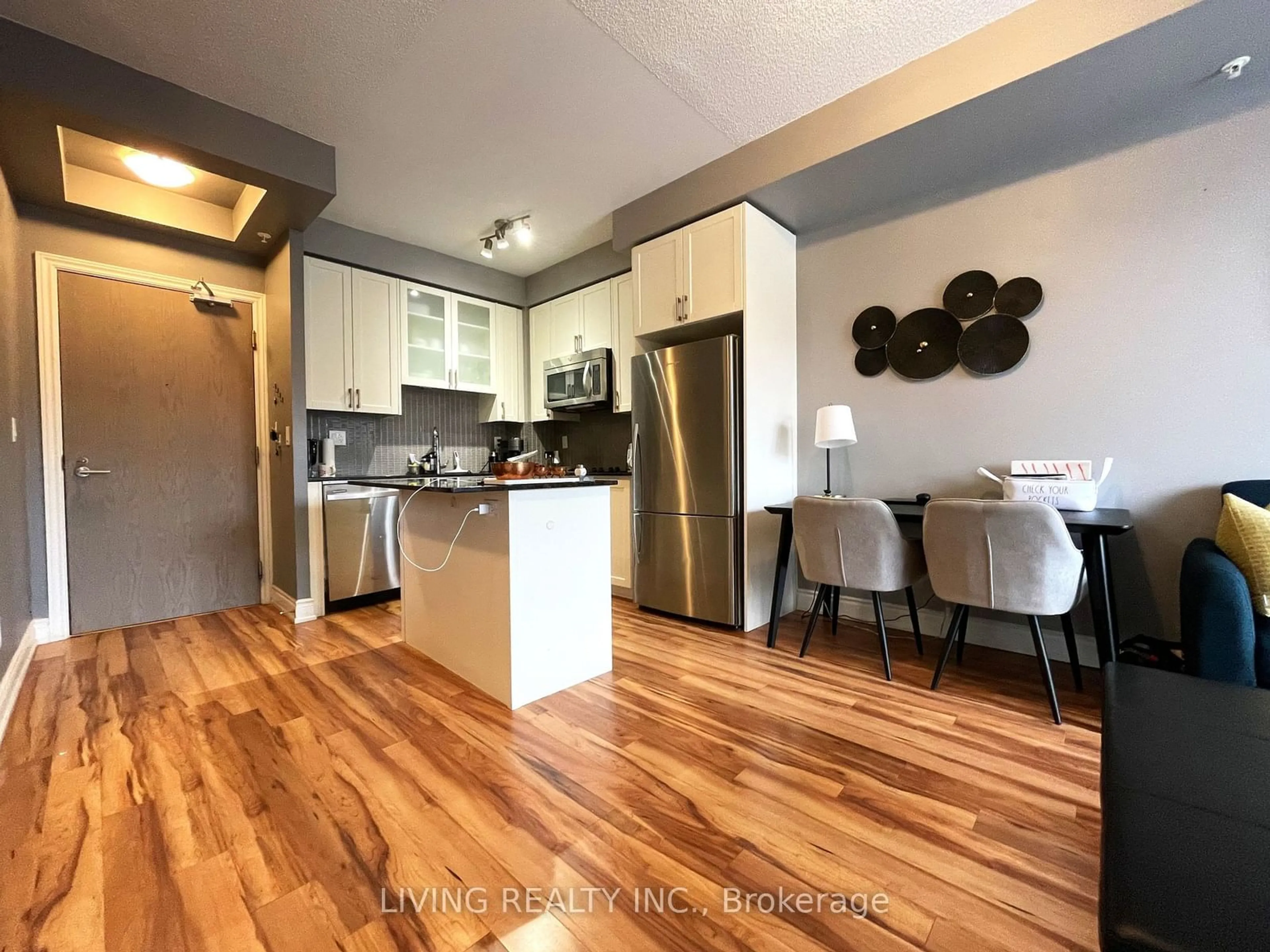 Open concept kitchen, wood/laminate floor for 9088 Yonge St #509A, Richmond Hill Ontario L4C 0Y6