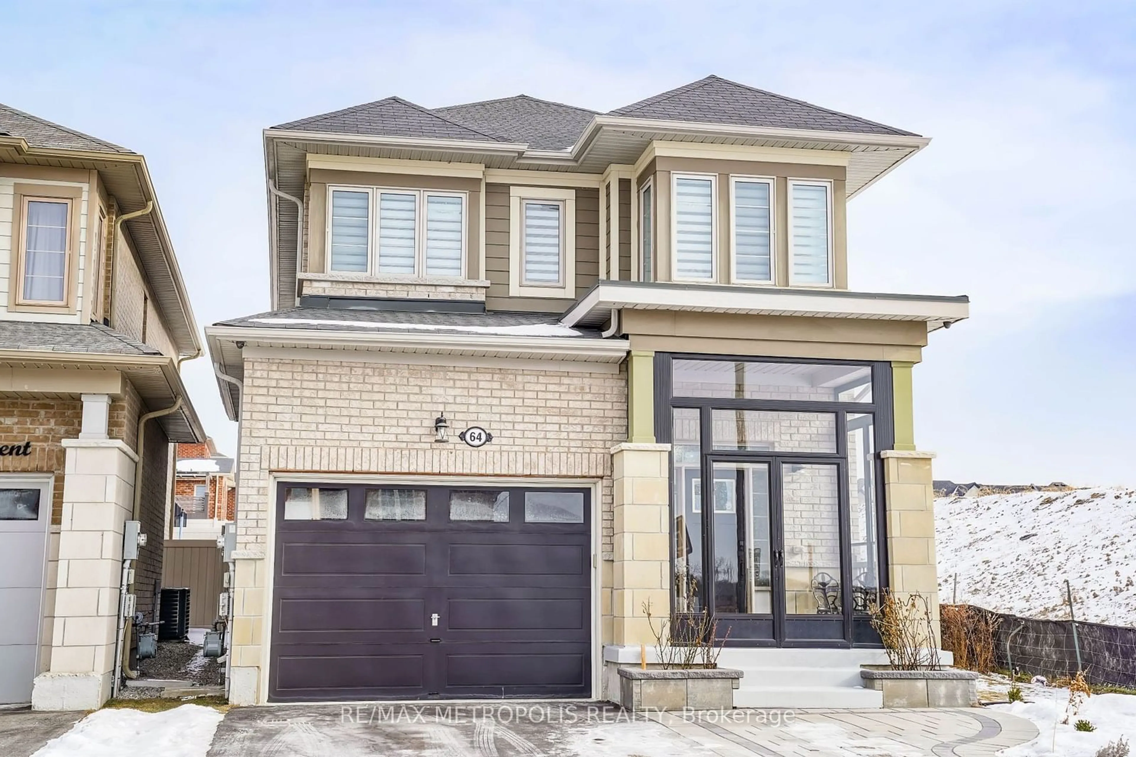 Home with brick exterior material, street for 64 Kiteley Cres, East Gwillimbury Ontario L9N 0L6