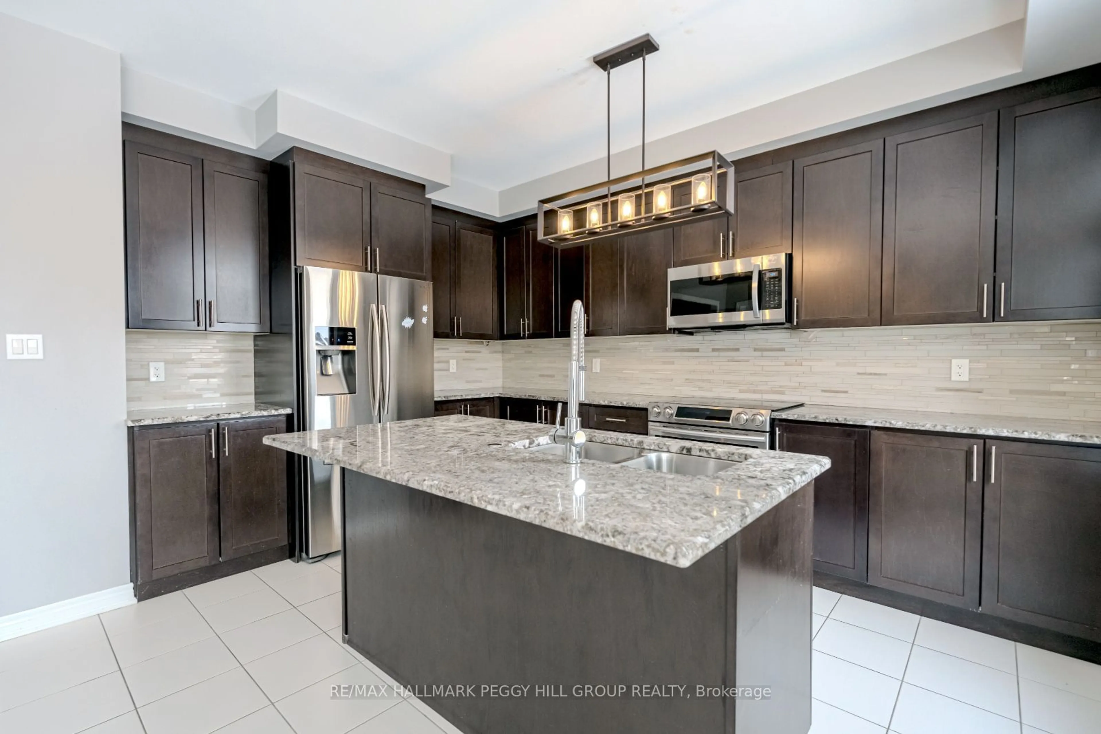 Open concept kitchen, ceramic/tile floor for 878 Green St, Innisfil Ontario L0L 1W0