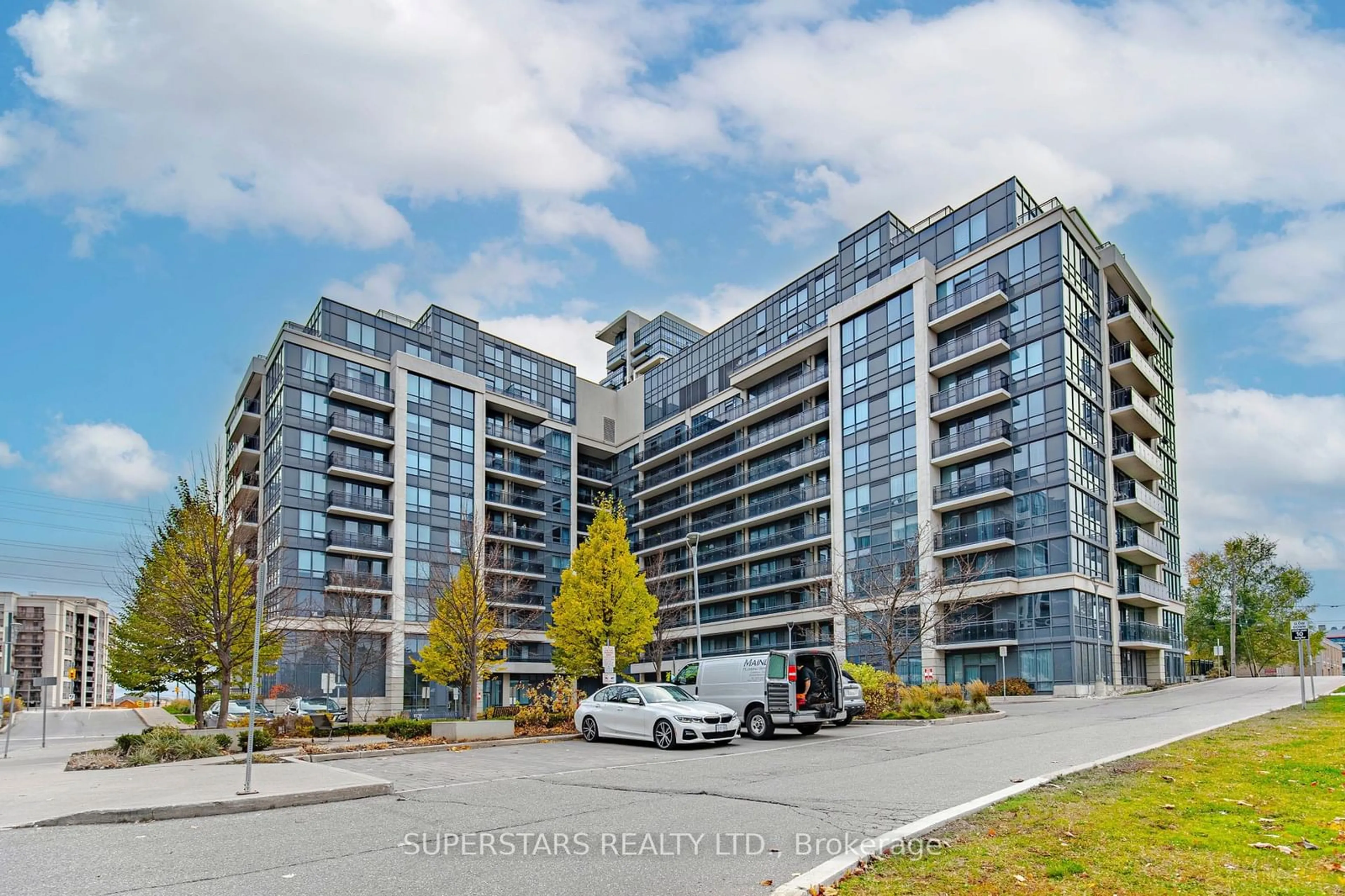 A pic from outside/outdoor area/front of a property/back of a property/a pic from drone, building for 370 Highway 7 #122, Richmond Hill Ontario L4B 0C4