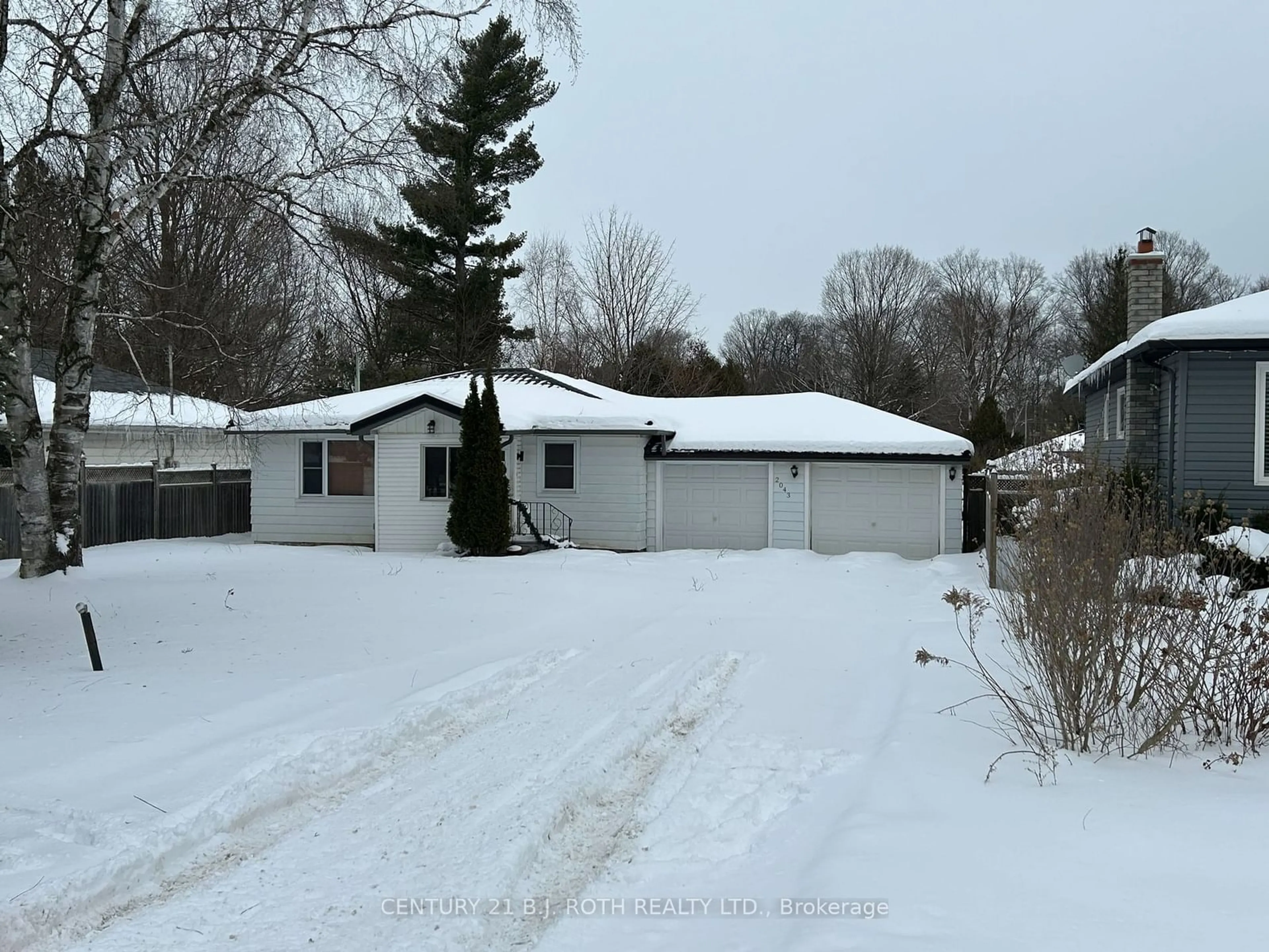 A pic from outside/outdoor area/front of a property/back of a property/a pic from drone, street for 2043 St Johns Rd, Innisfil Ontario L9S 1Y7