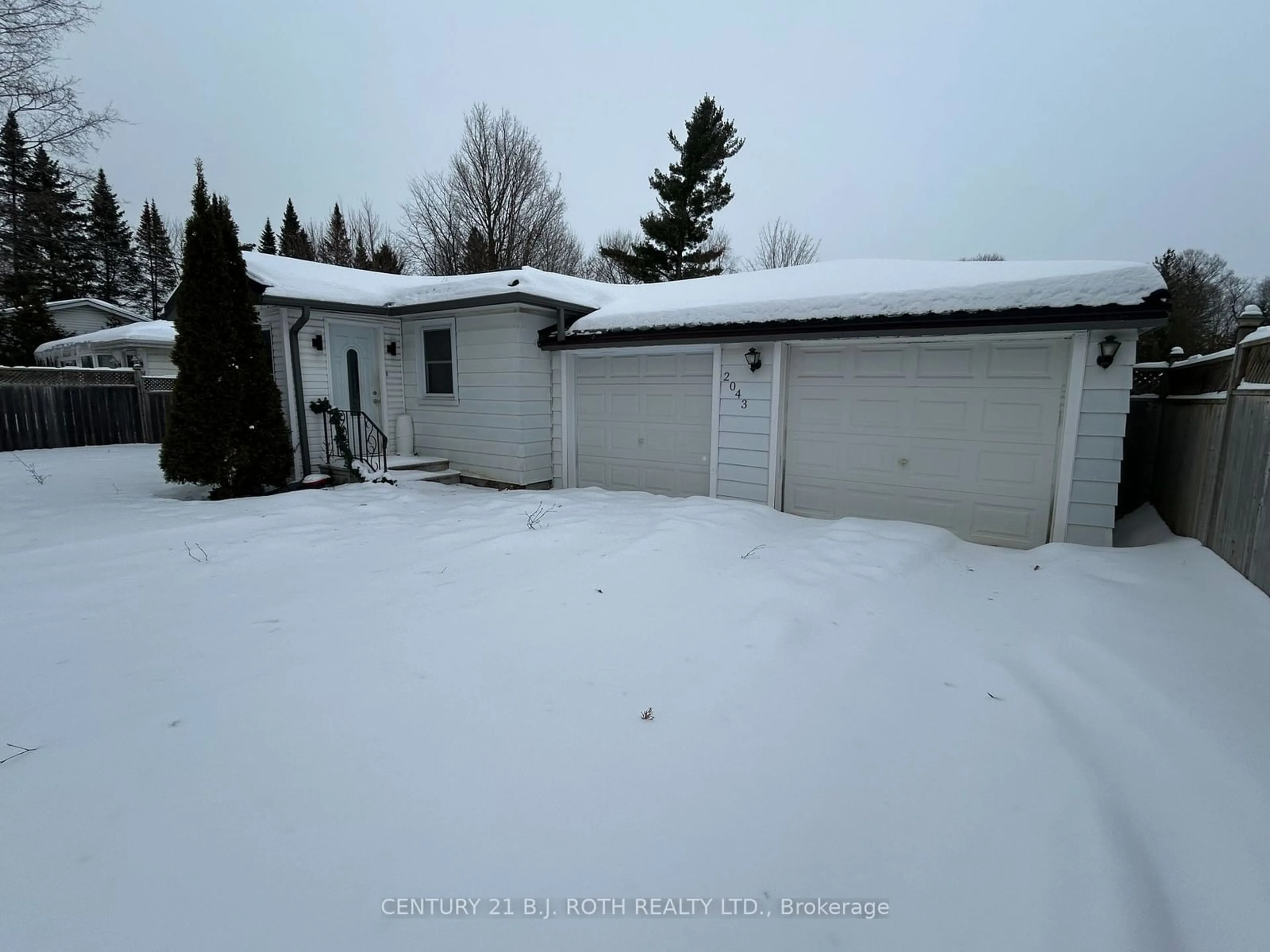 A pic from outside/outdoor area/front of a property/back of a property/a pic from drone, street for 2043 St Johns Rd, Innisfil Ontario L9S 1Y7