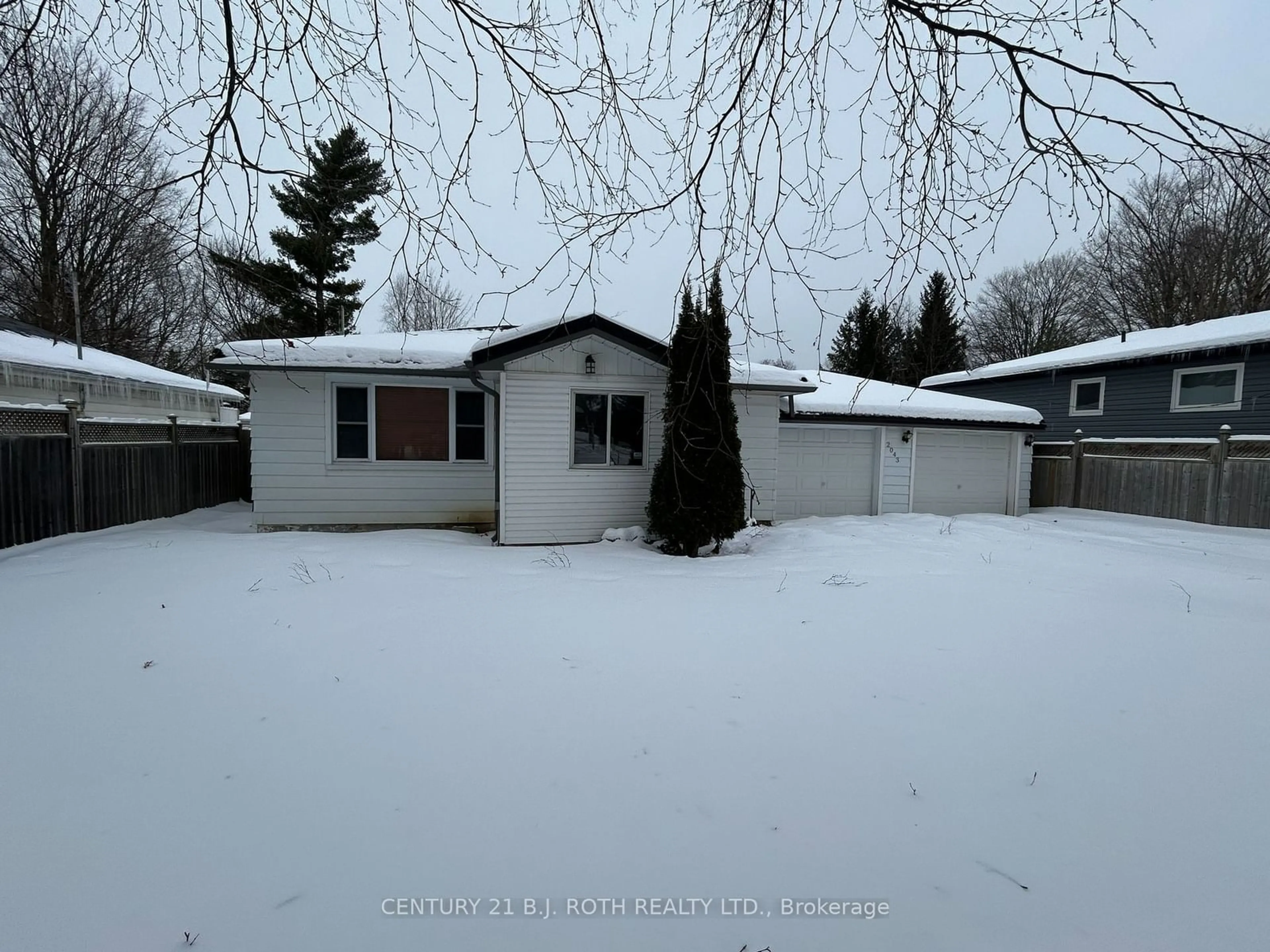 A pic from outside/outdoor area/front of a property/back of a property/a pic from drone, street for 2043 St Johns Rd, Innisfil Ontario L9S 1Y7