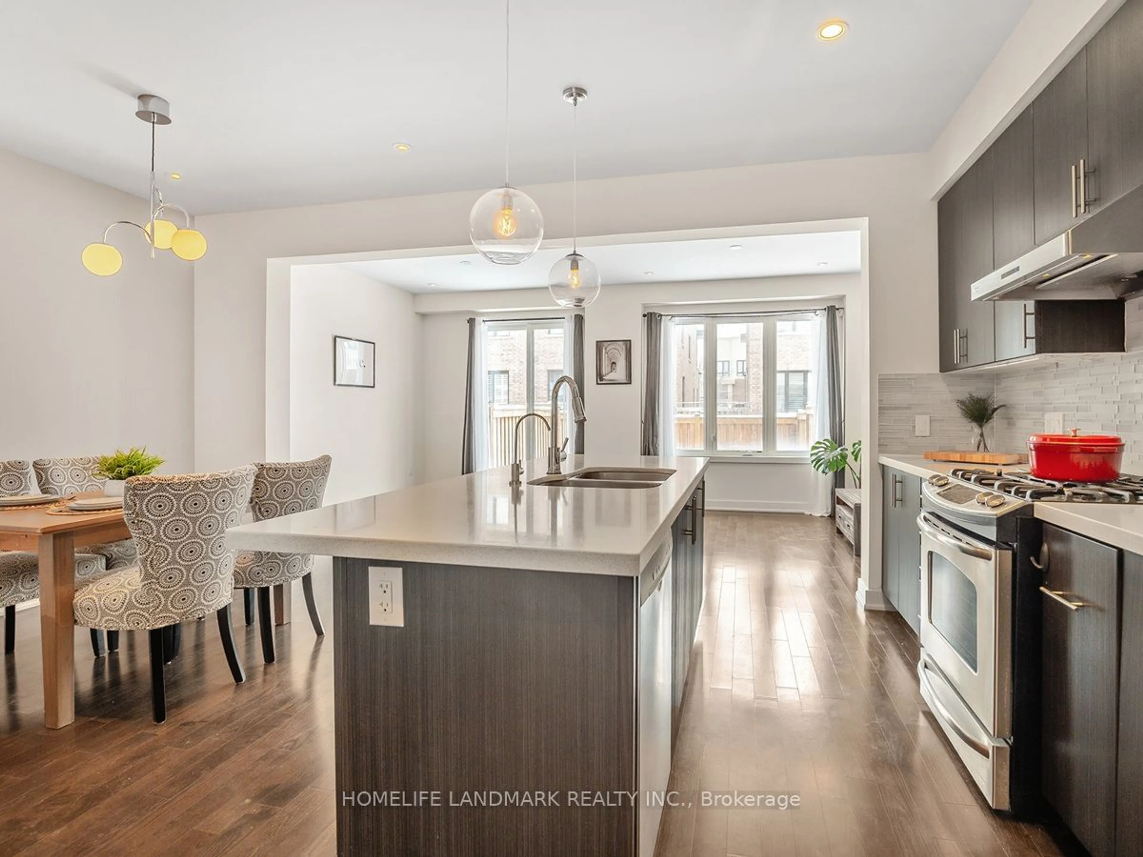 Open concept kitchen, unknown for 34 Denarius Cres, Richmond Hill Ontario L4E 5B6