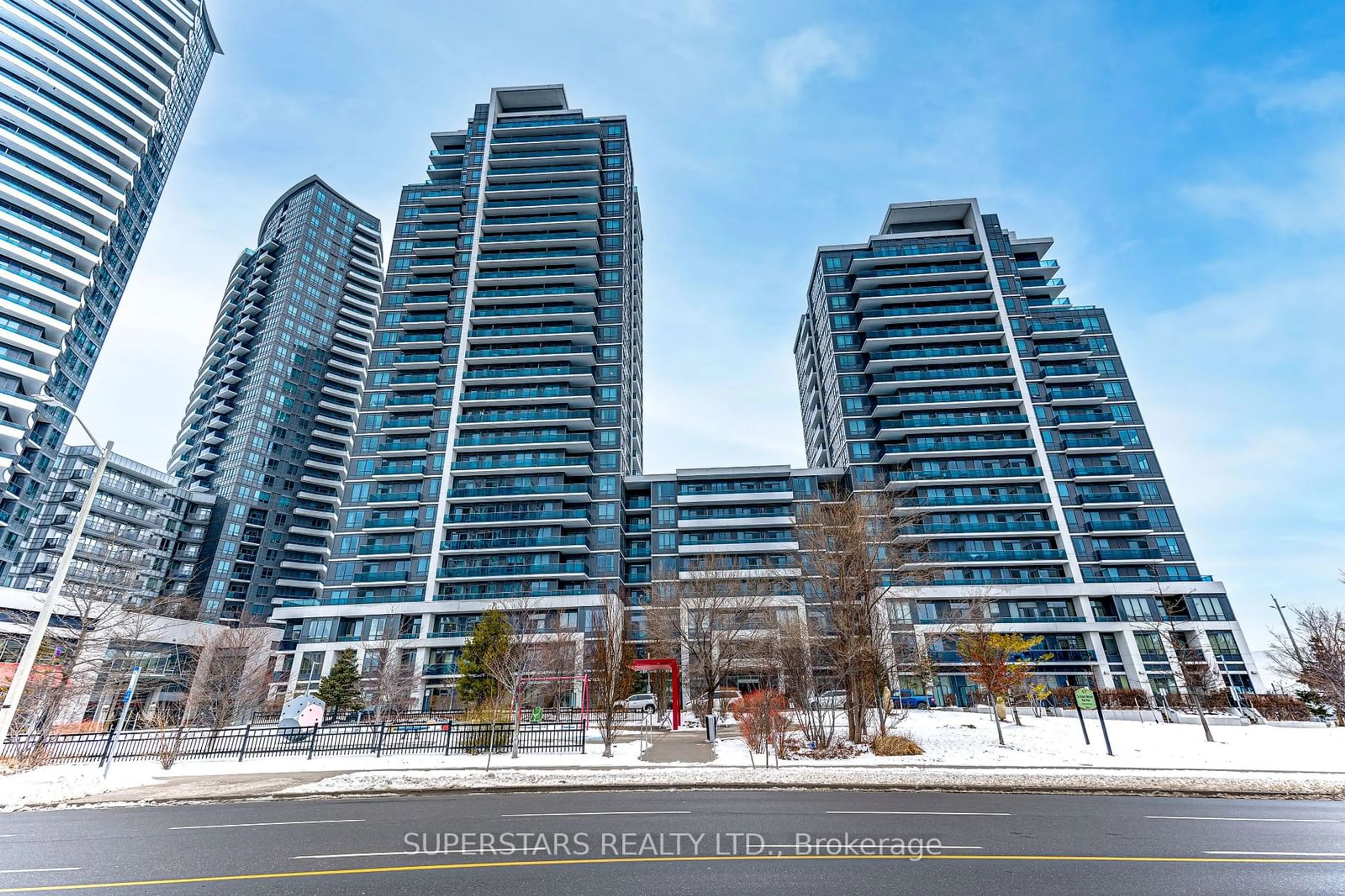 Indoor foyer for 7167 Yonge St #811, Markham Ontario L3T 0C9