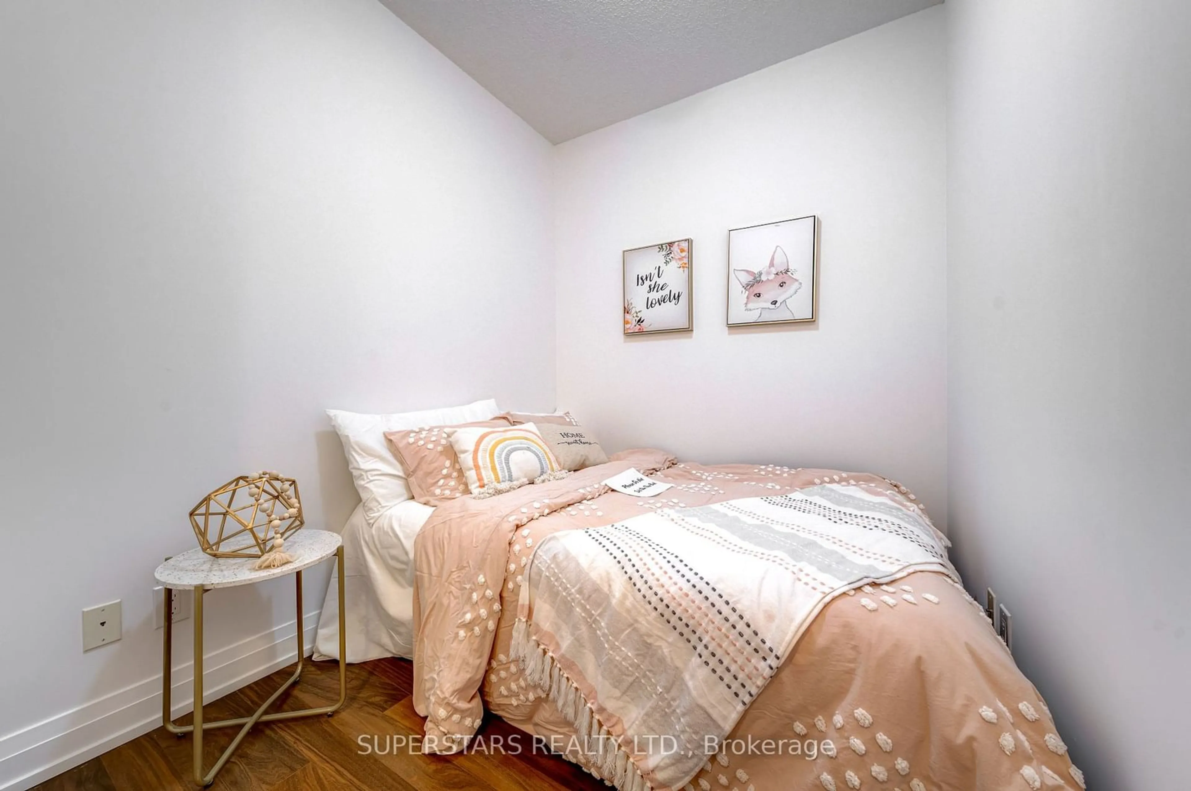 Bedroom with bed, unknown for 7167 Yonge St #811, Markham Ontario L3T 0C9