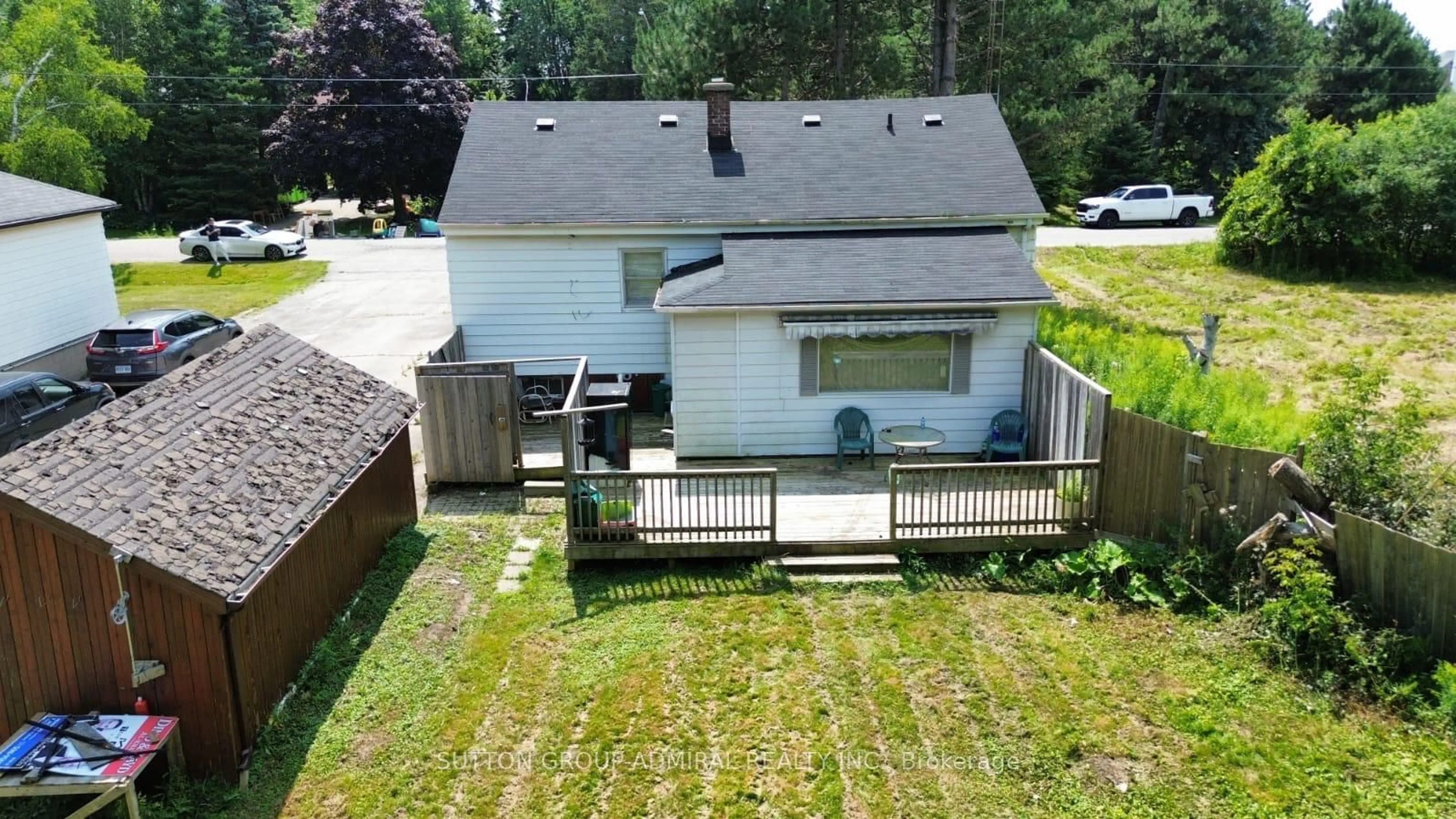 A pic from outside/outdoor area/front of a property/back of a property/a pic from drone, street for 30 Muirhead Cres, Richmond Hill Ontario L4E 3M7