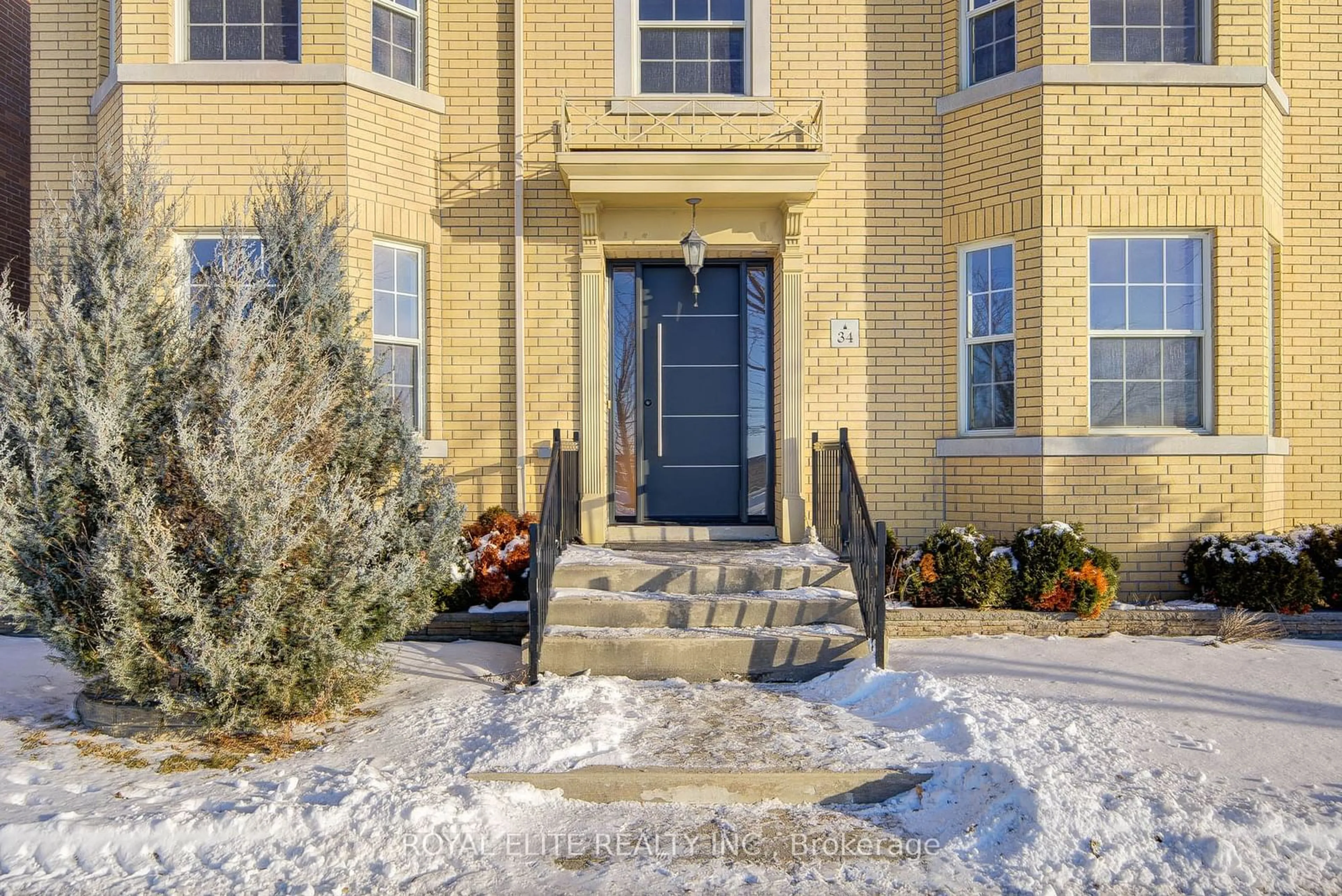 Indoor entryway for 34 Murison Dr, Markham Ontario L6C 0J3