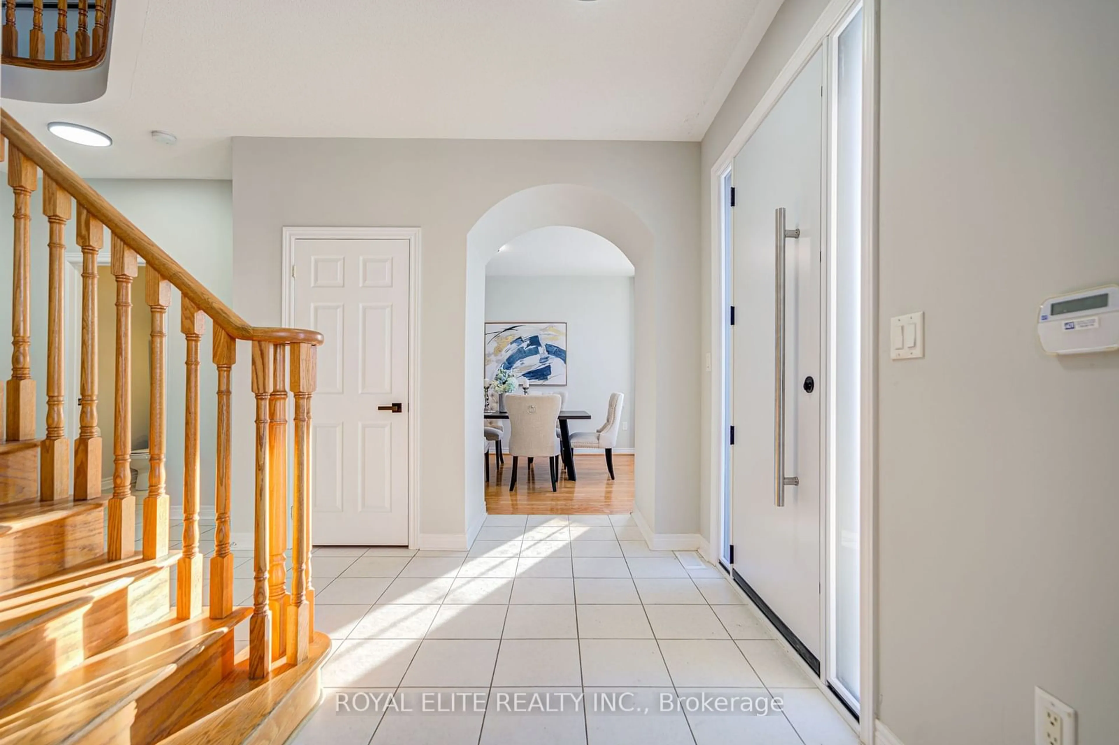 Indoor entryway for 34 Murison Dr, Markham Ontario L6C 0J3