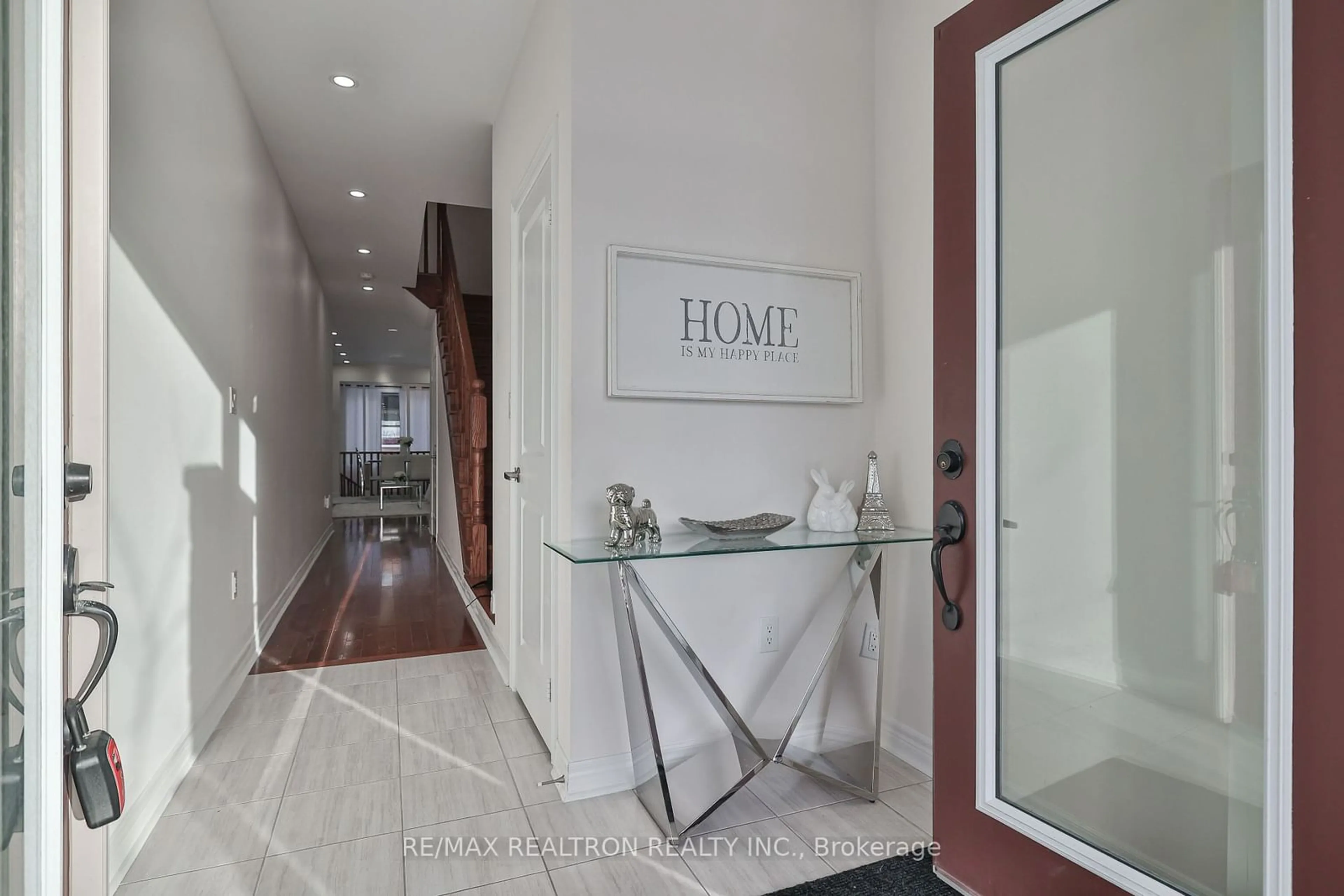 Indoor entryway for 31 Ducharme Dr, Richmond Hill Ontario L4S 0J3