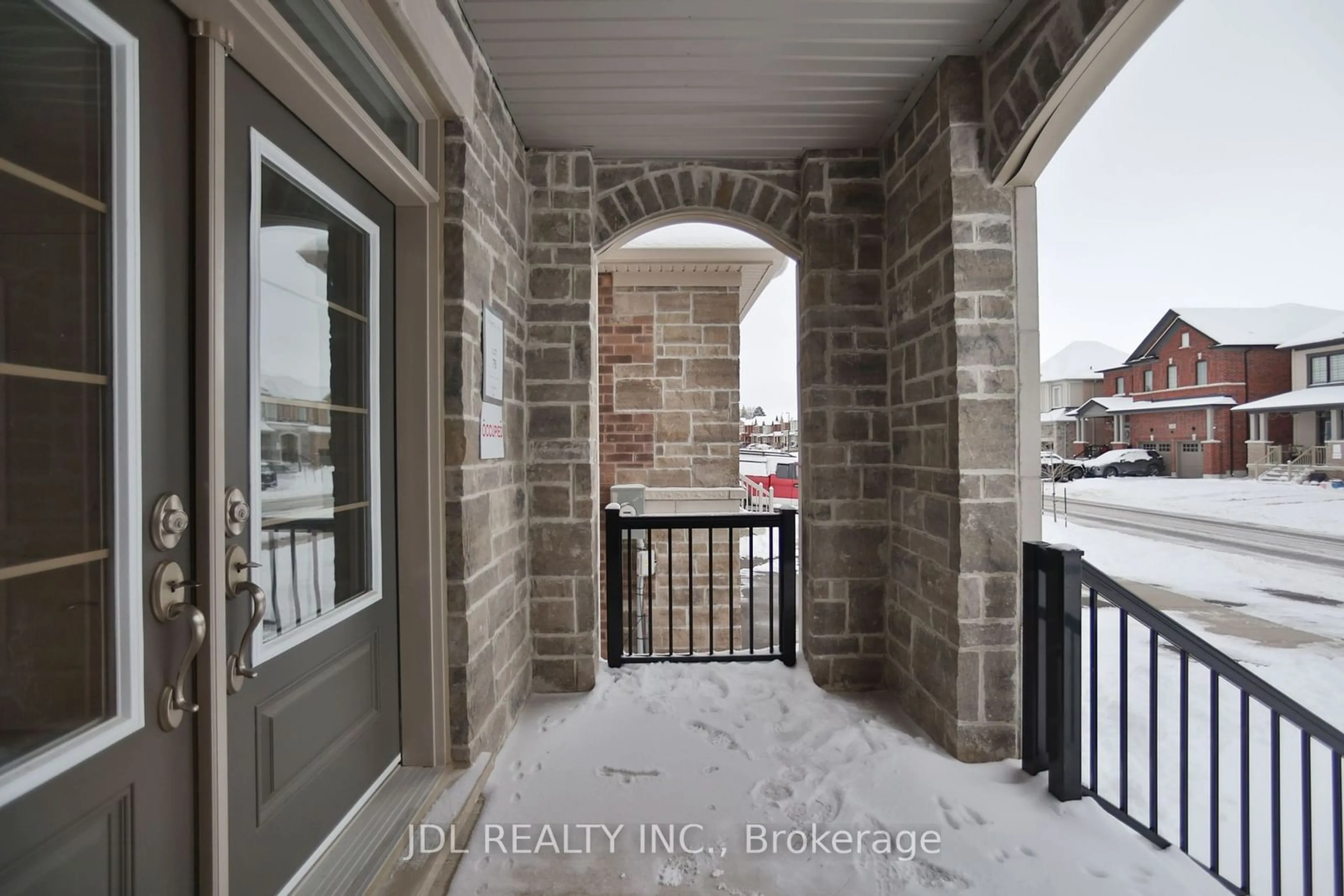 Indoor entryway for 35 Valleo St, Georgina Ontario L4P 1J5