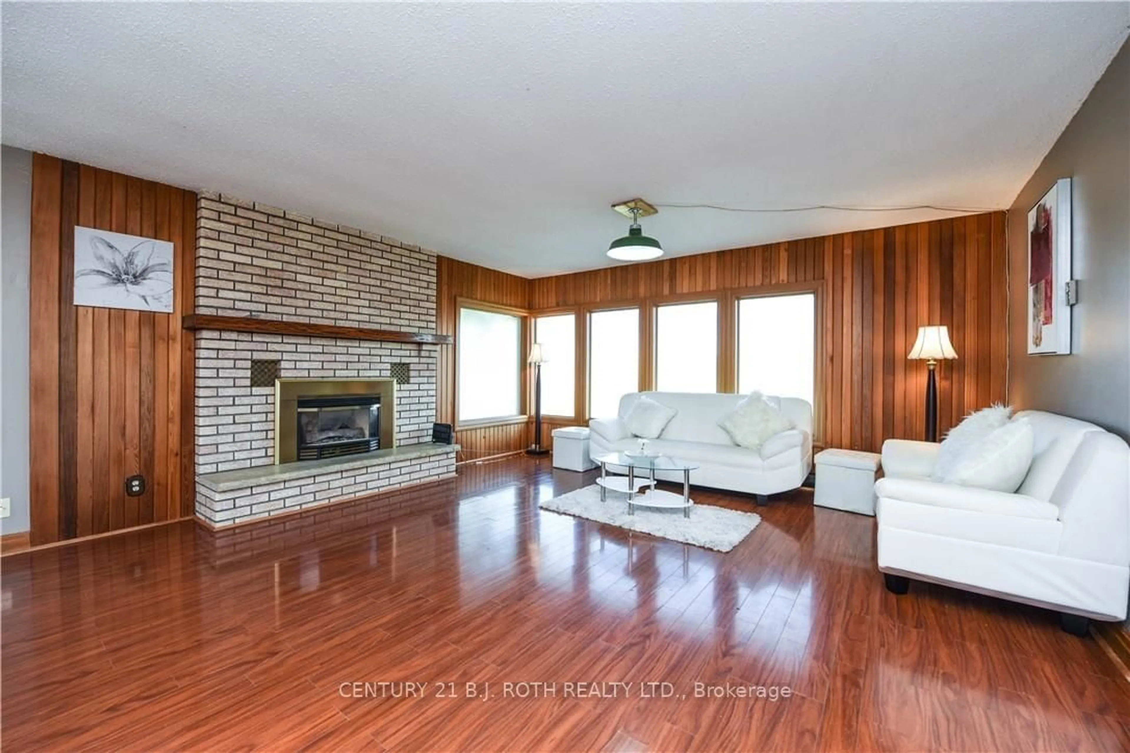 Living room with furniture, wood/laminate floor for 2146 INNISFIL BEACH Rd, Innisfil Ontario L9S 4B9