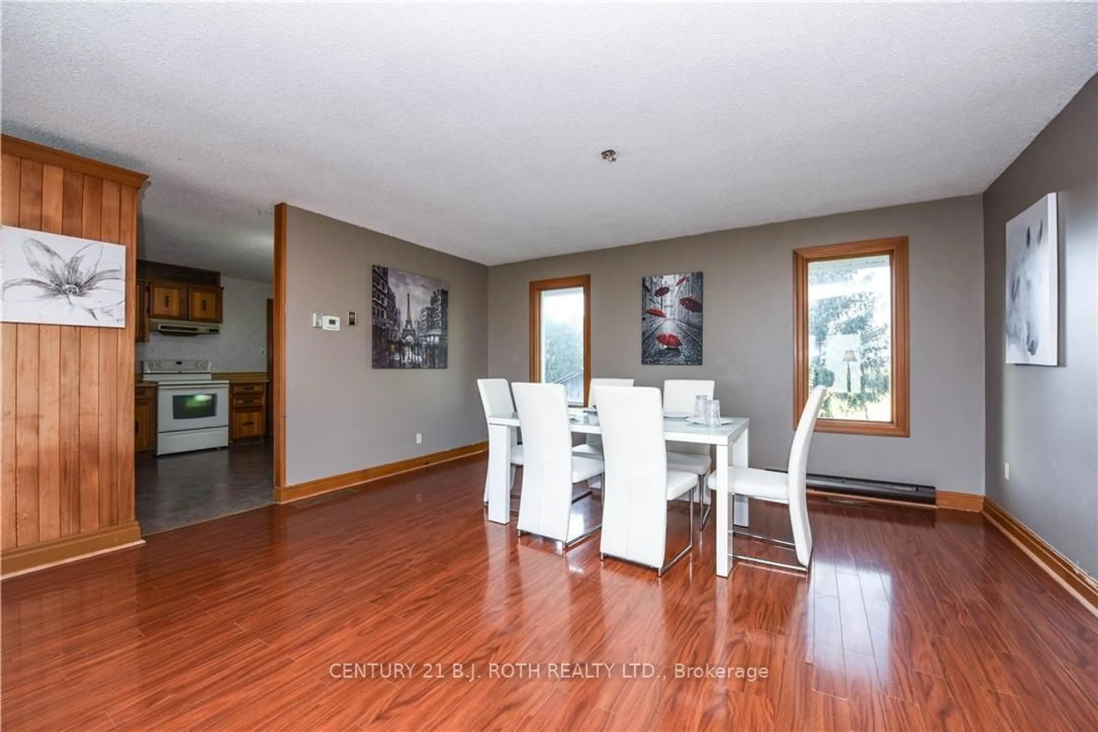 Dining room, wood/laminate floor for 2146 INNISFIL BEACH Rd, Innisfil Ontario L9S 4B9