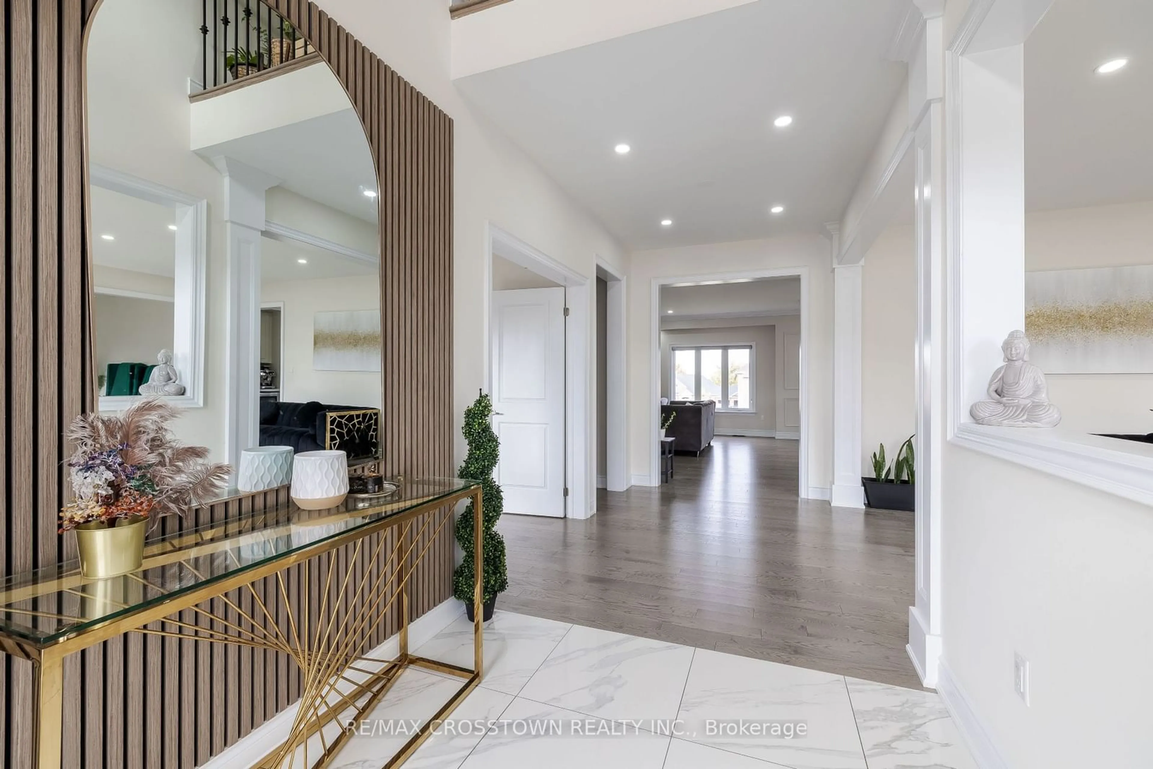 Indoor entryway for 10 Stewart Cres, Essa Ontario L0L 2N0