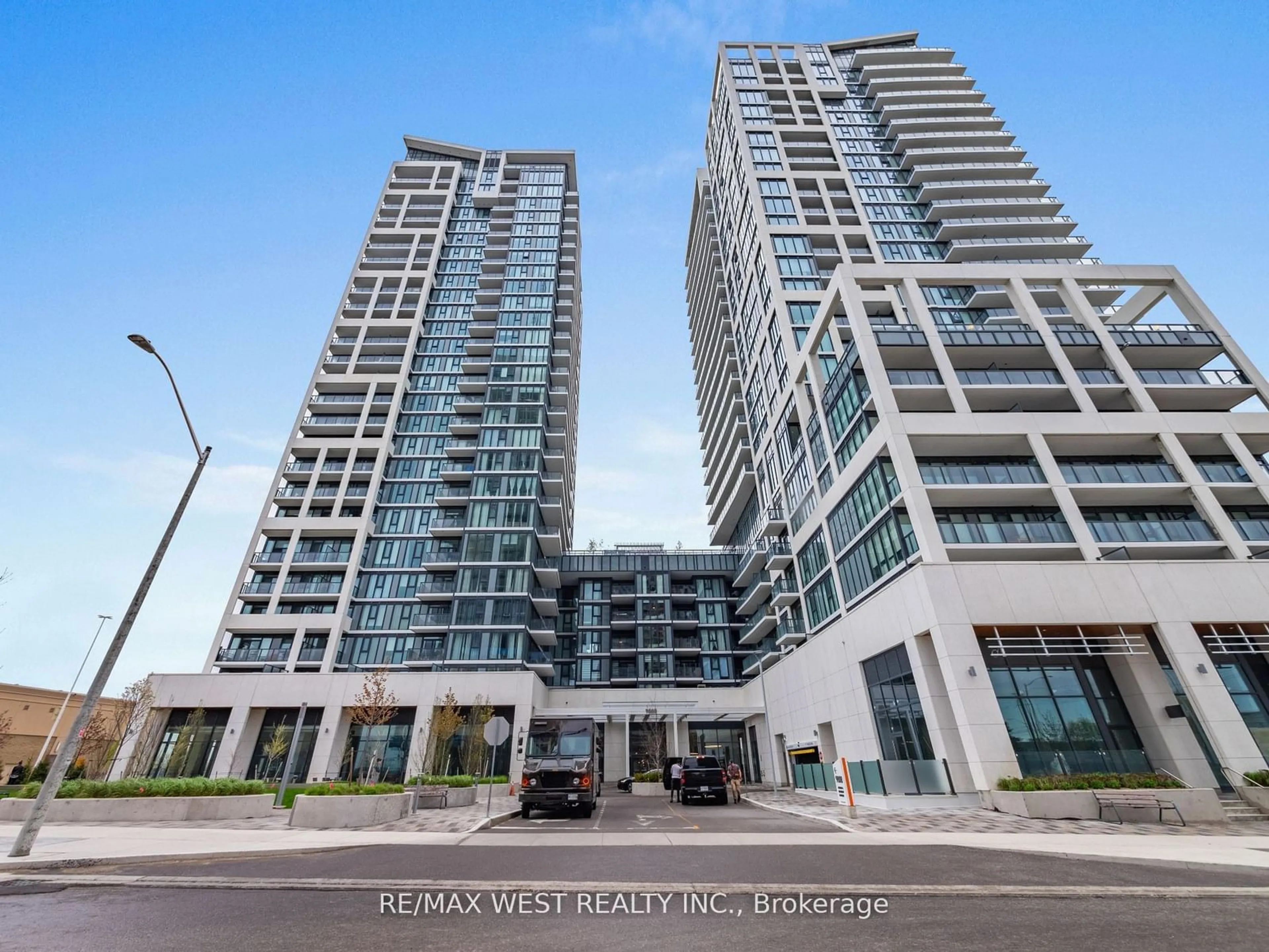 Indoor foyer for 9000 Jane St #411, Vaughan Ontario L4K 0M6