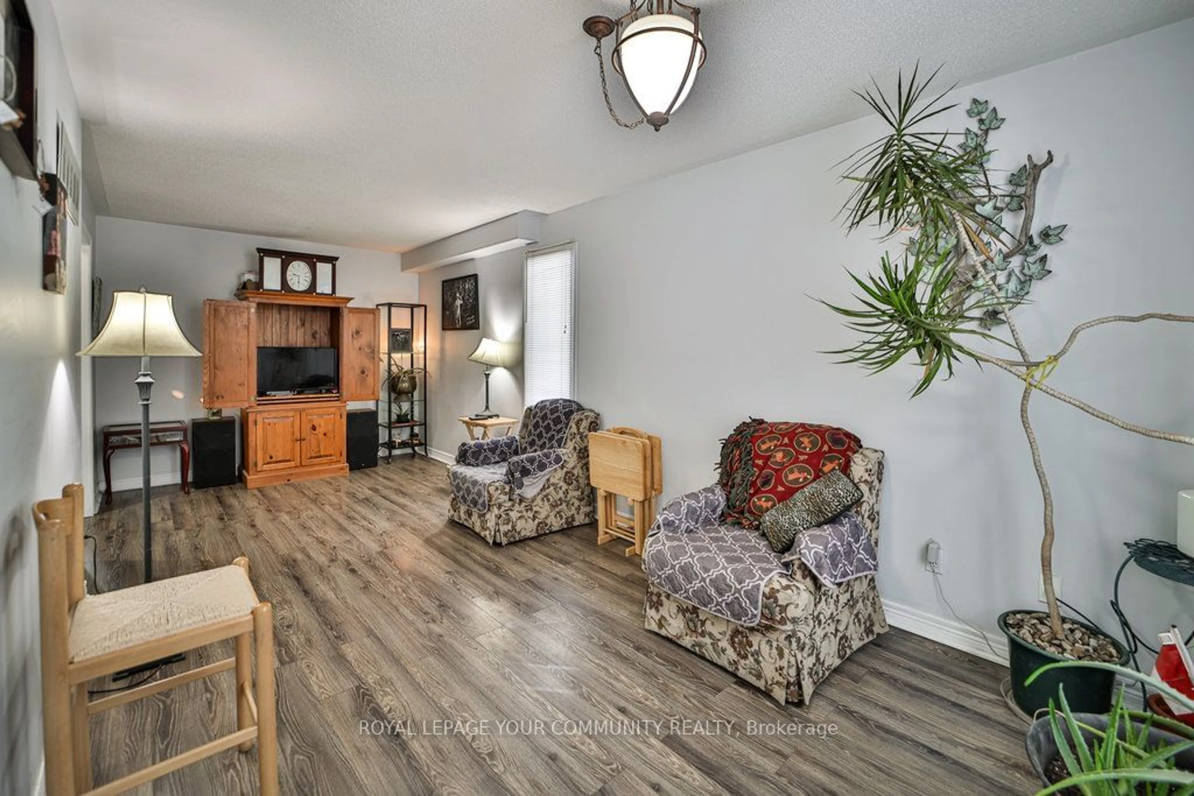 Living room with furniture, unknown for 205 Parkway Ave, Georgina Ontario L4P 4E1