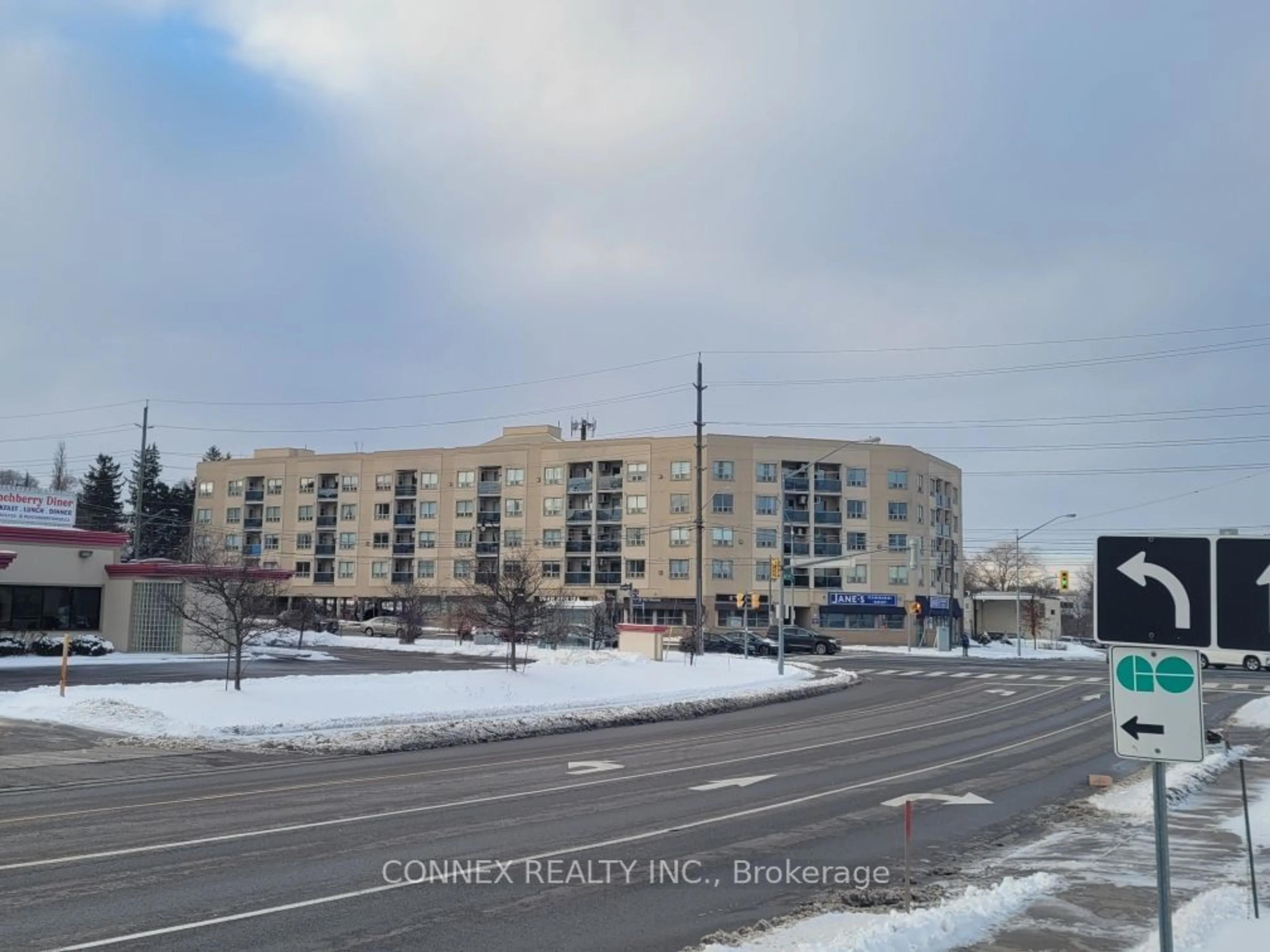 Blurry image for 160 Wellington St #403, Aurora Ontario L4G 1J3