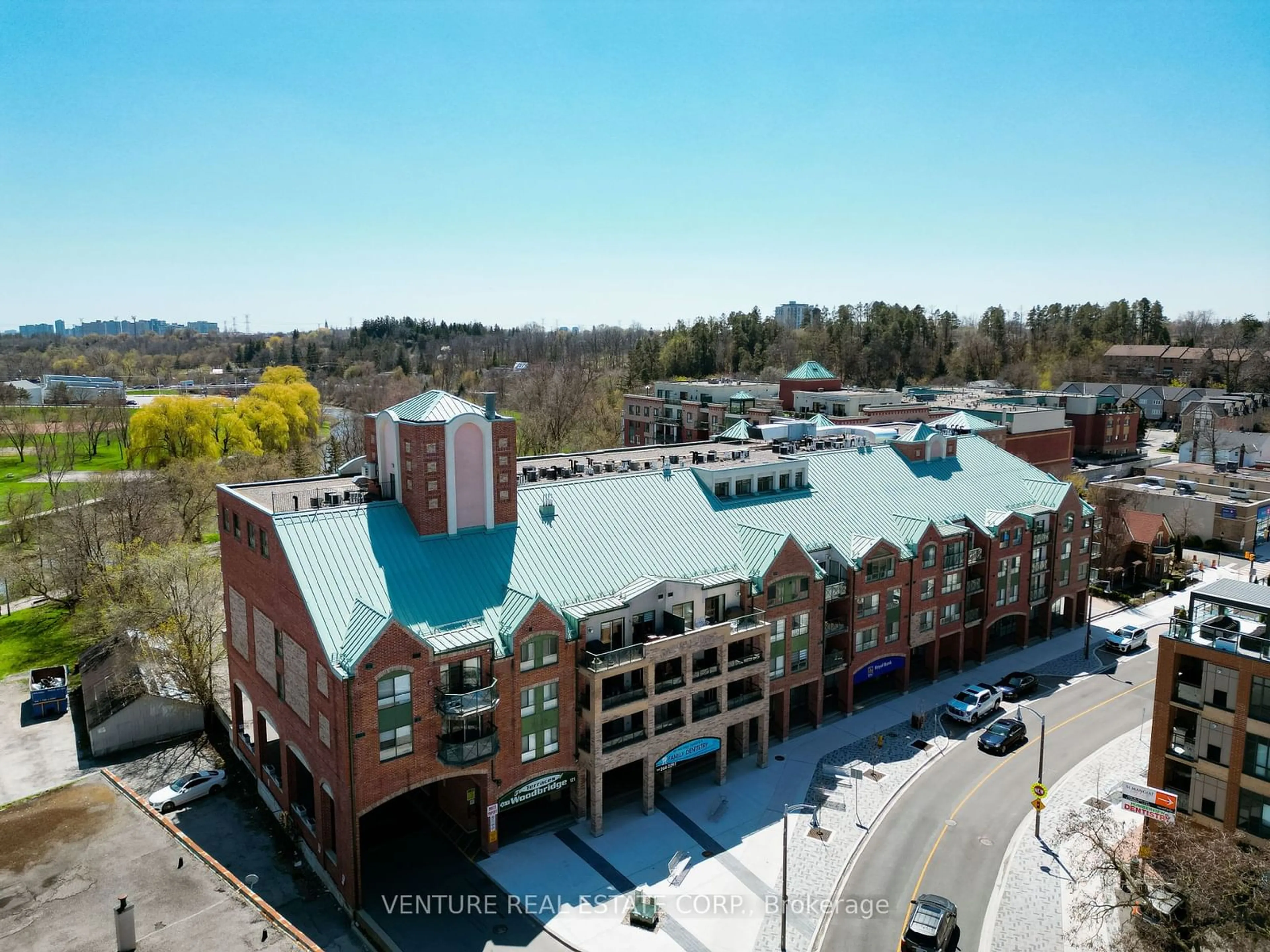 A pic from outside/outdoor area/front of a property/back of a property/a pic from drone, unknown for 121 Woodbridge Ave #312, Vaughan Ontario L4L 9E3