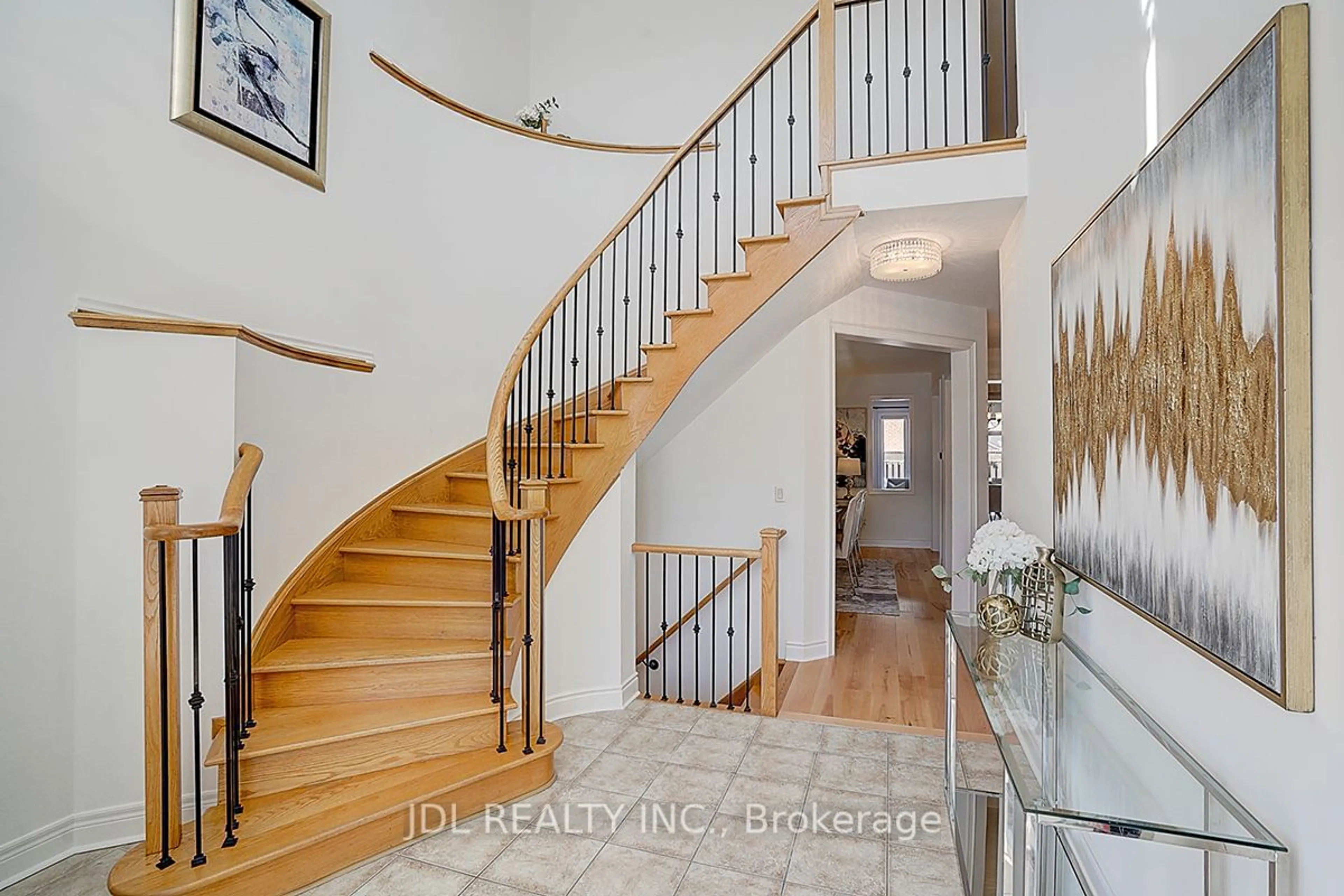 Indoor entryway for 92 Princess Diana Dr, Markham Ontario L6C 0H2