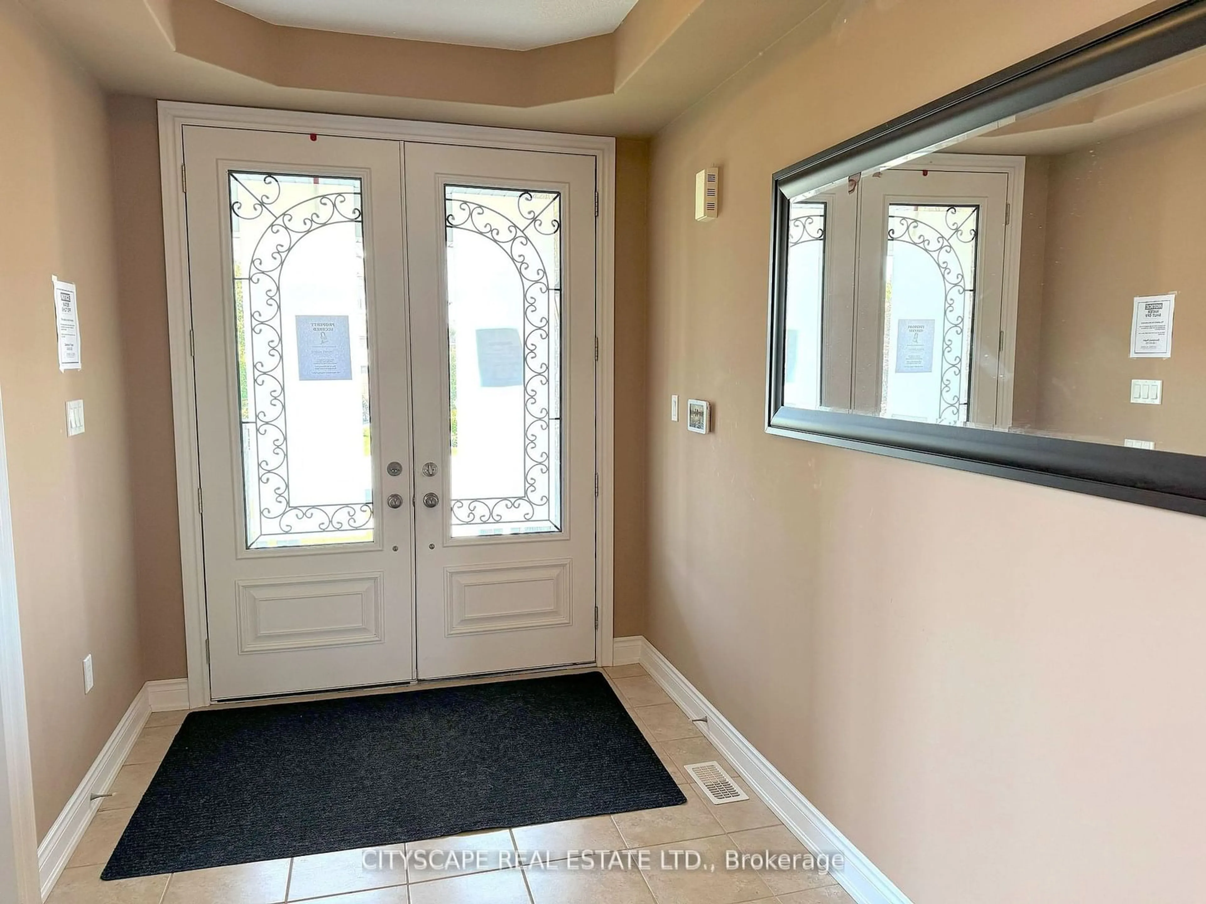 Indoor entryway for 1749 Angus St, Innisfil Ontario L9S 4X2