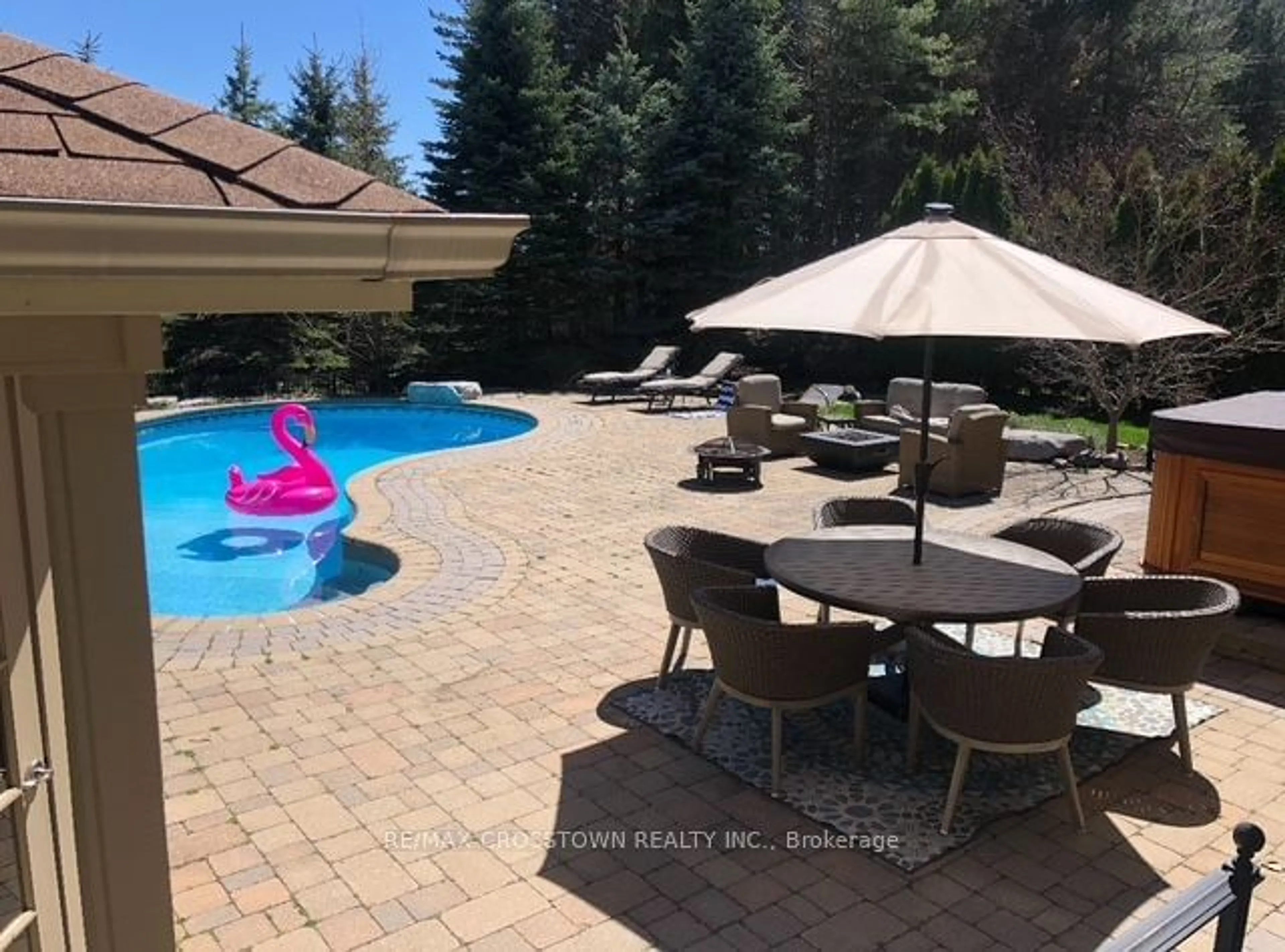 Patio, unknown for 101 COUNTRY CLUB Dr, King Ontario L7B 1M4