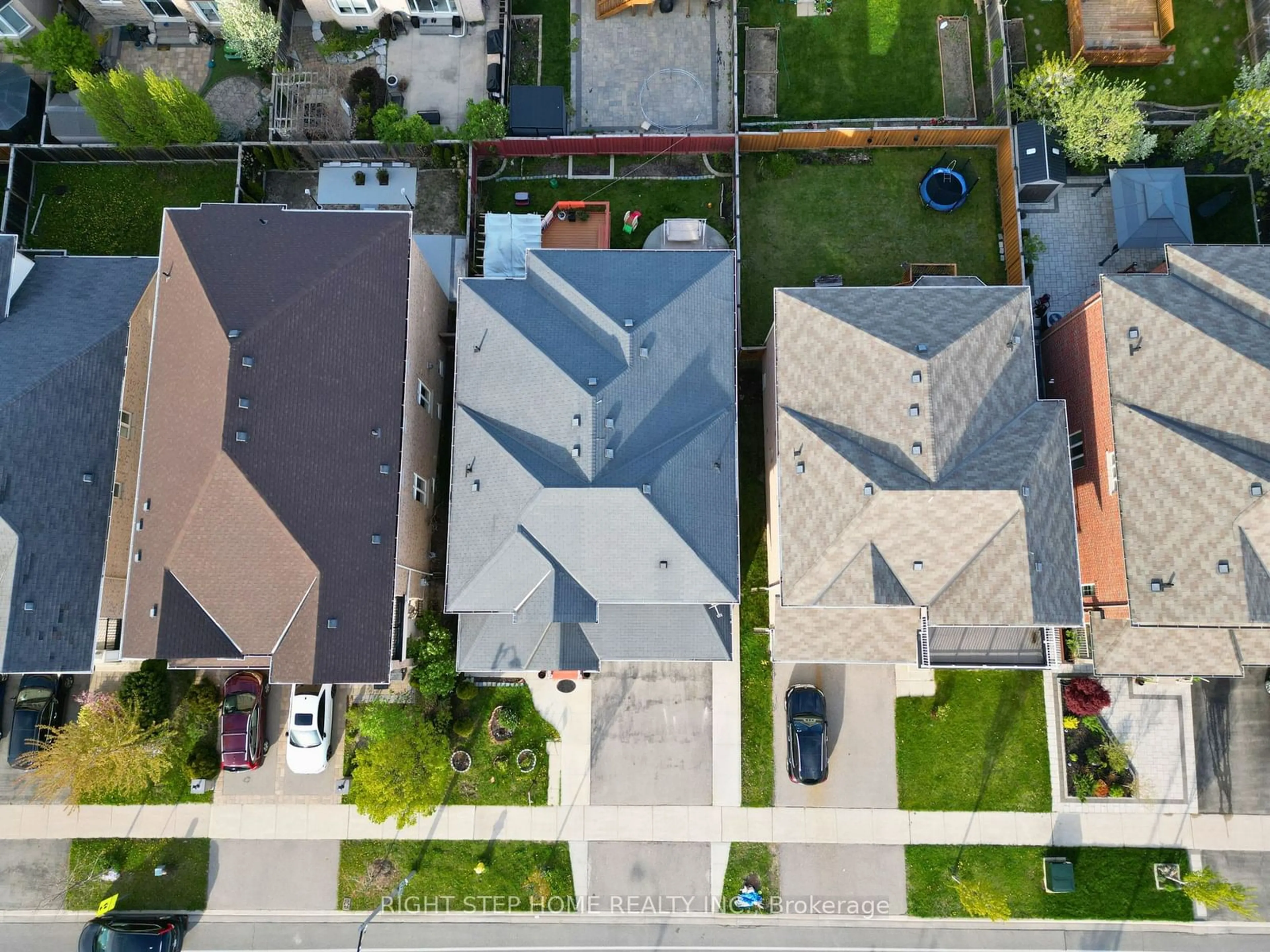 A pic from outside/outdoor area/front of a property/back of a property/a pic from drone, street for 395 PETER RUPERT Ave, Vaughan Ontario L6A 0N8