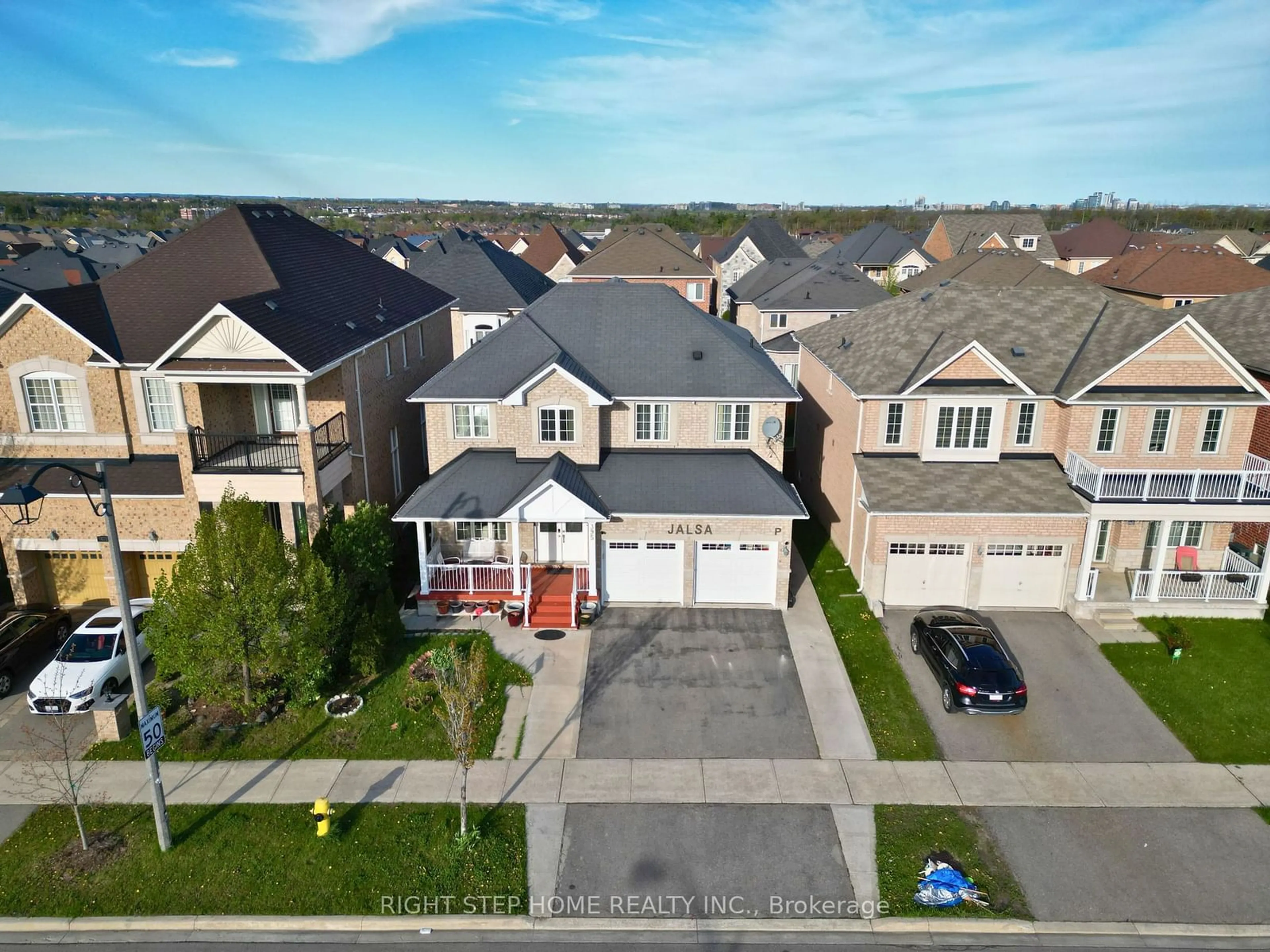 A pic from outside/outdoor area/front of a property/back of a property/a pic from drone, street for 395 PETER RUPERT Ave, Vaughan Ontario L6A 0N8