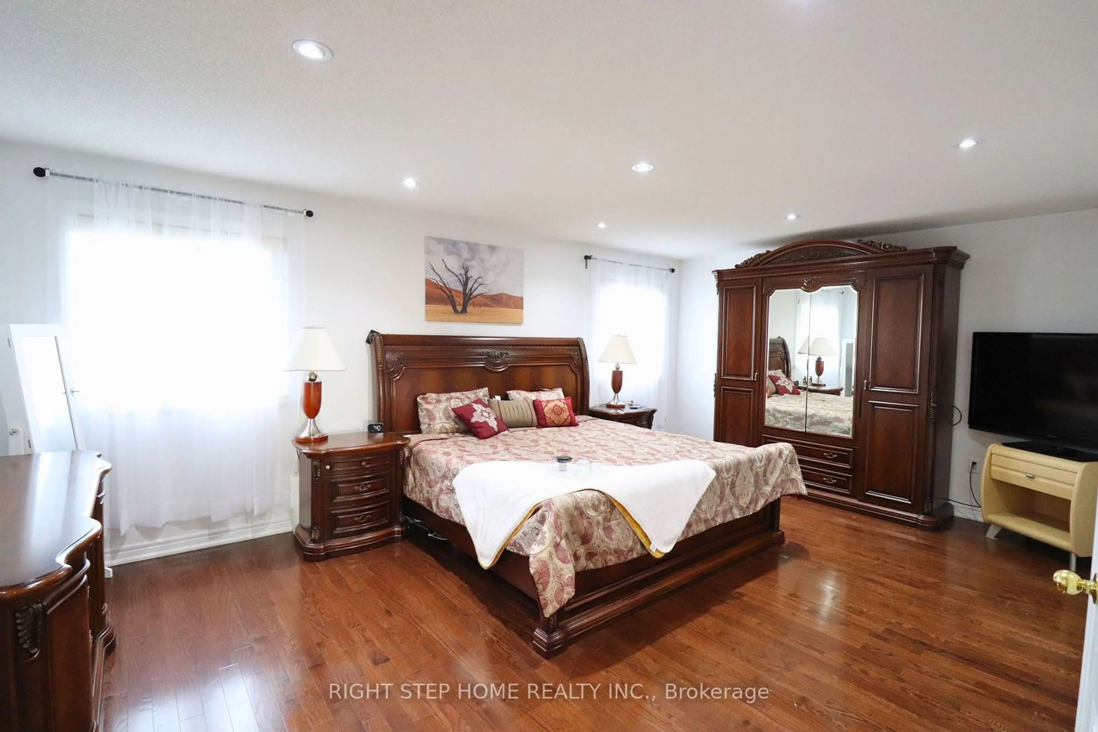 Bedroom with bed, wood/laminate floor for 395 PETER RUPERT Ave, Vaughan Ontario L6A 0N8