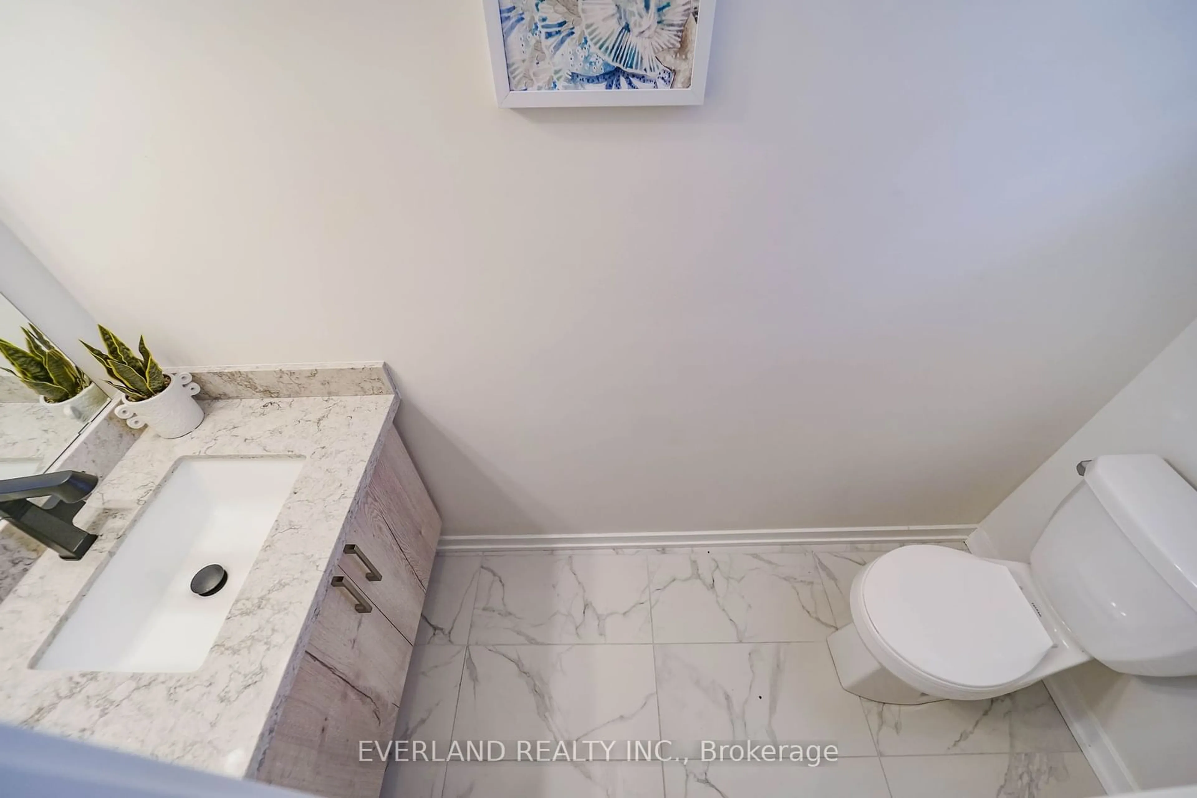 Standard bathroom, ceramic/tile floor for 33 Origin Way, Vaughan Ontario L6A 4C2