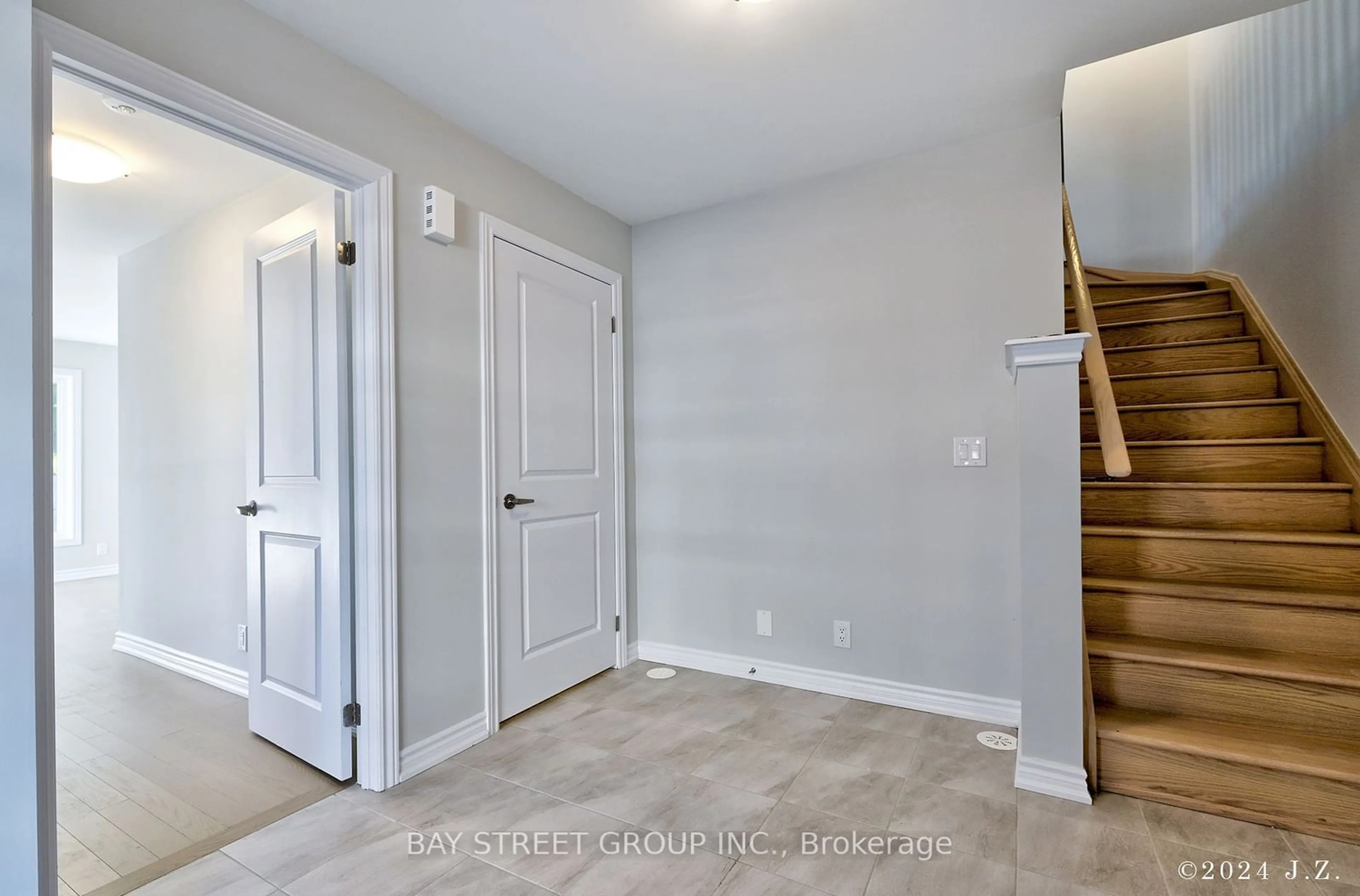 Indoor entryway for 86 Herman gilroy Lane, Markham Ontario L3C 1N6