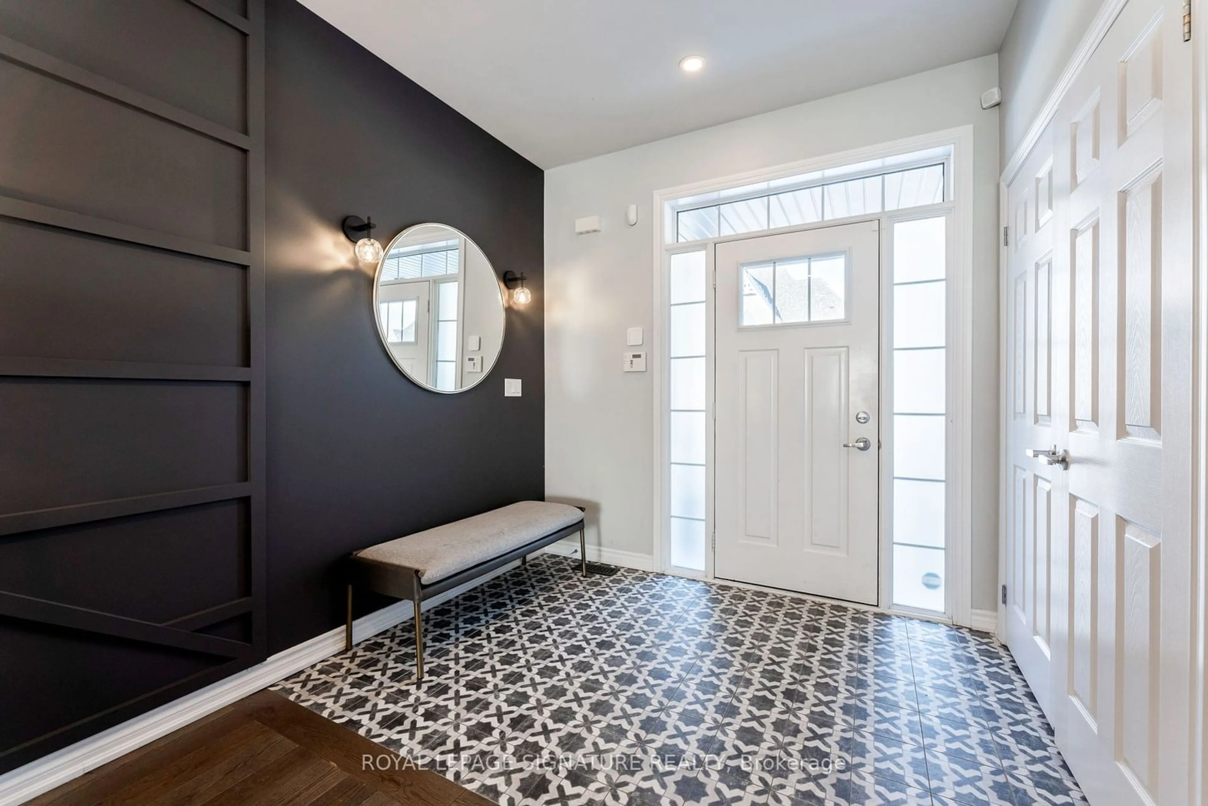 Indoor entryway for 34 Leaden Hall Dr, East Gwillimbury Ontario L9N 0R5