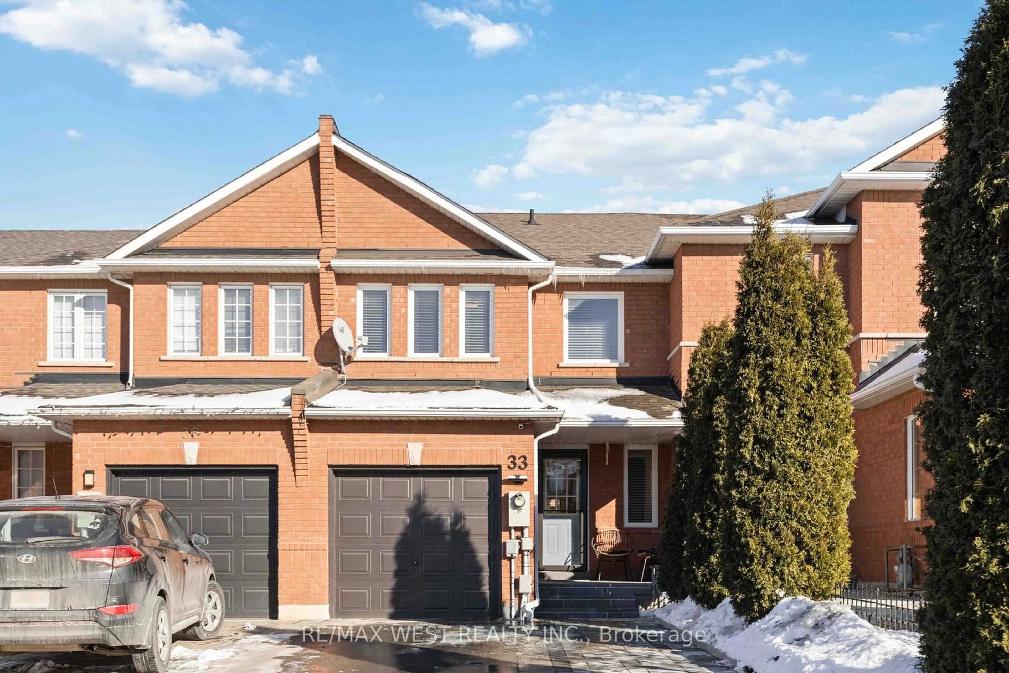 Home with brick exterior material, street for 33 Piazza Cres, Vaughan Ontario L4H 2C7