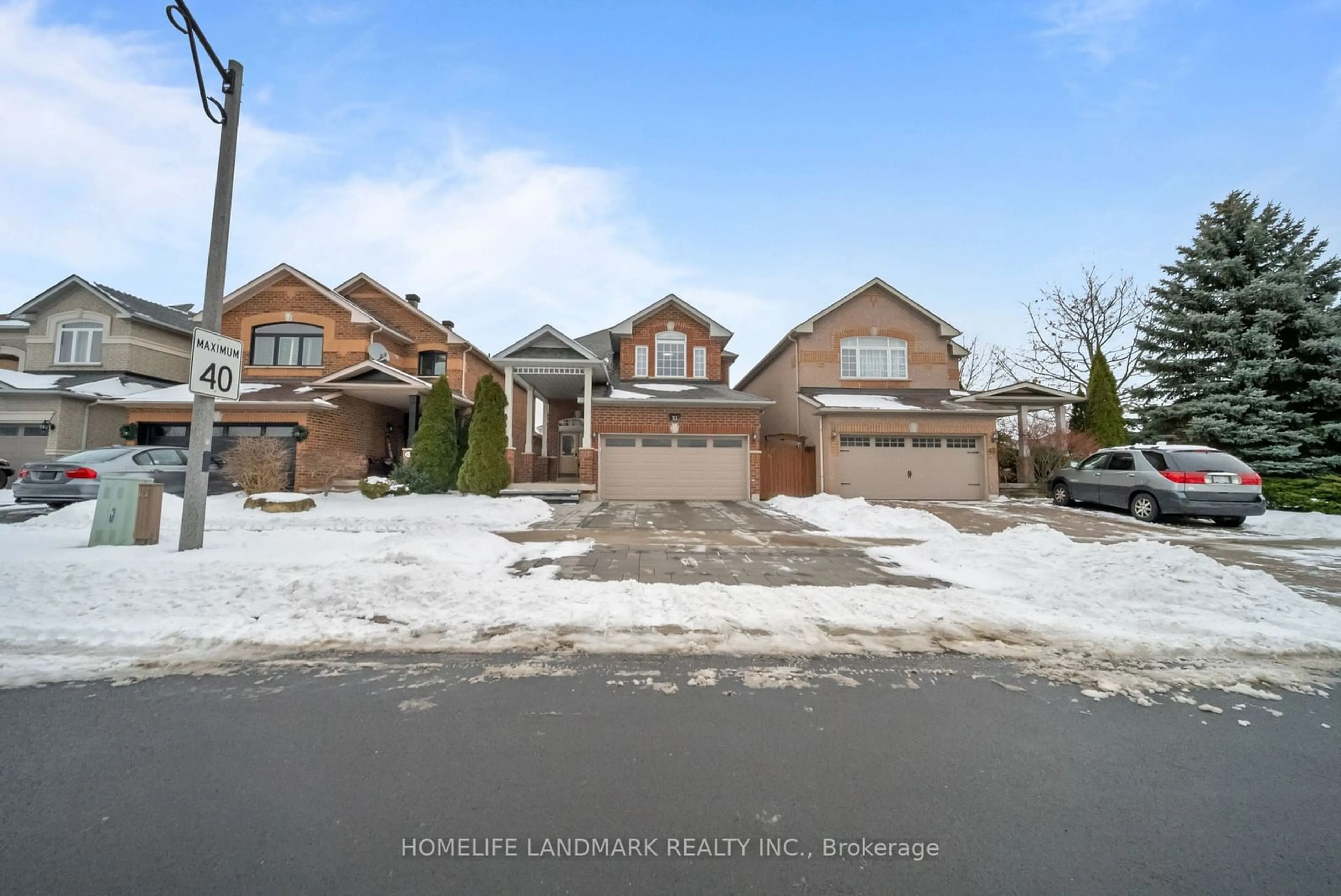 A pic from outside/outdoor area/front of a property/back of a property/a pic from drone, street for 51 White Cedar Dr, Markham Ontario L3S 4B5